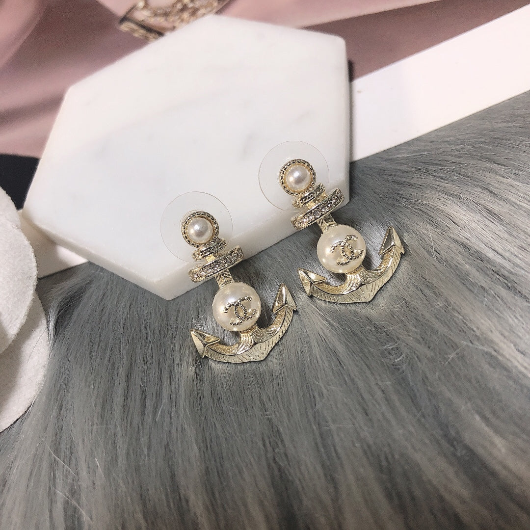 14C56EDE Stylish Earrings