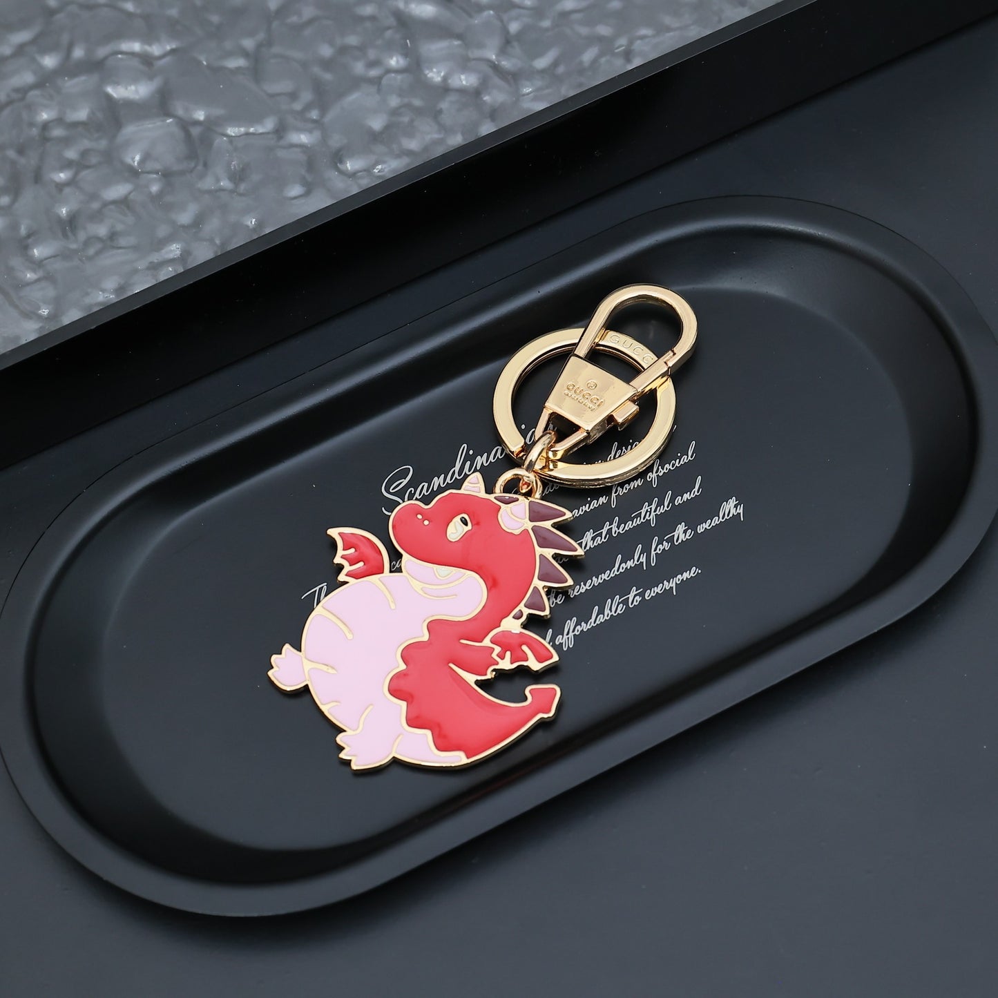 14B19ADE Stylish key closure