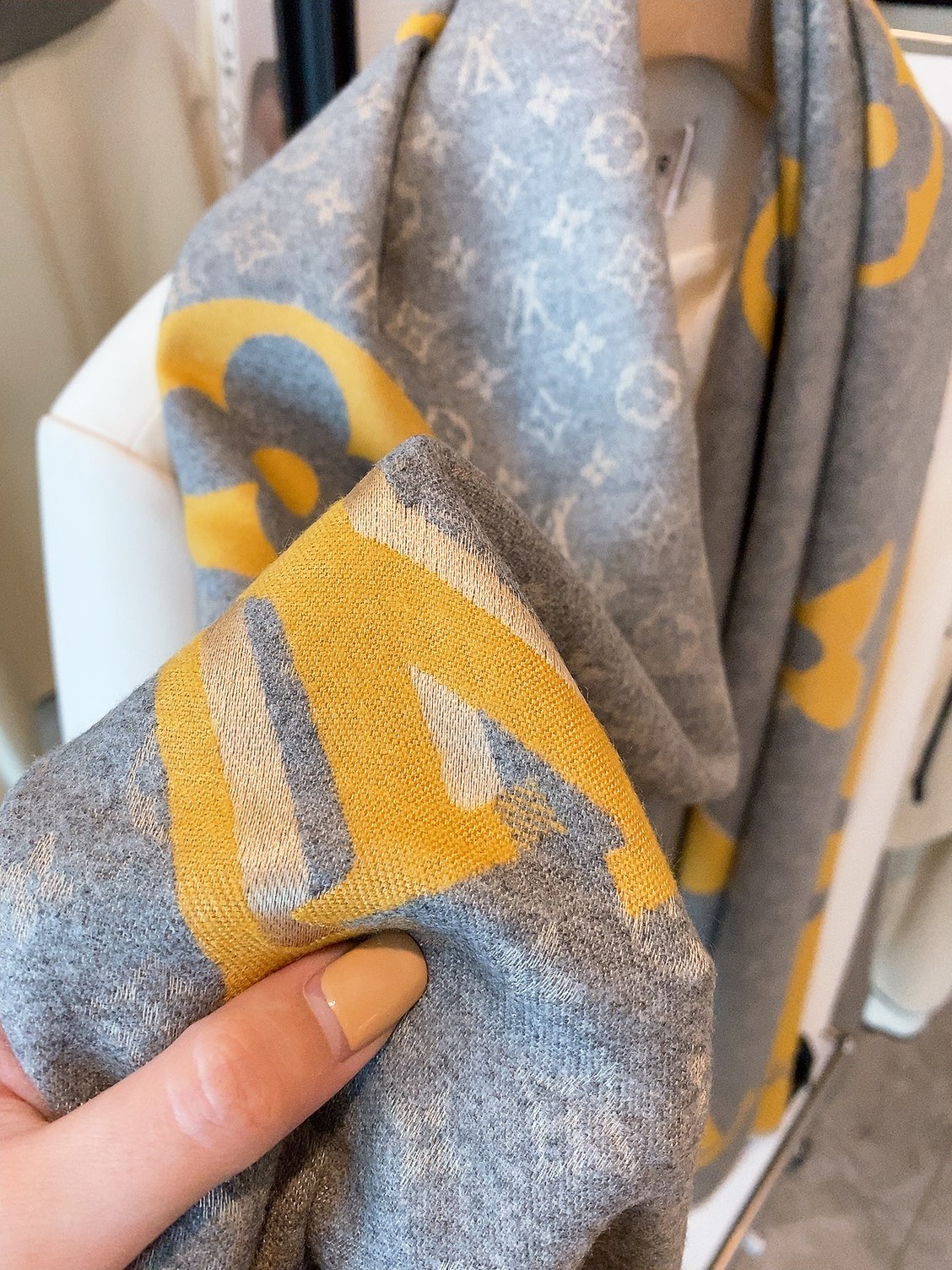 175RE37WDE Stylish Winter Scarves