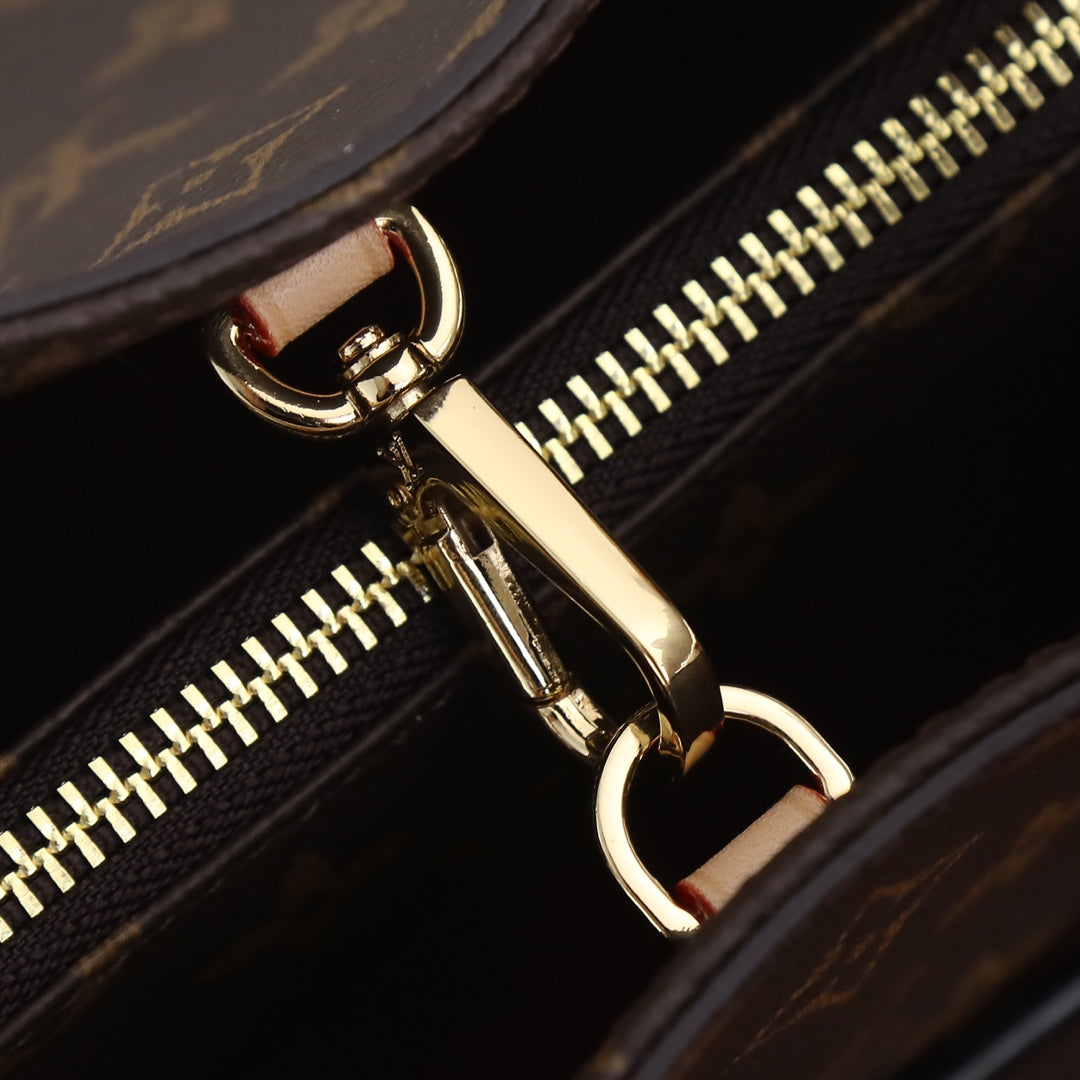 2XE317BDE Stylish leather bag 