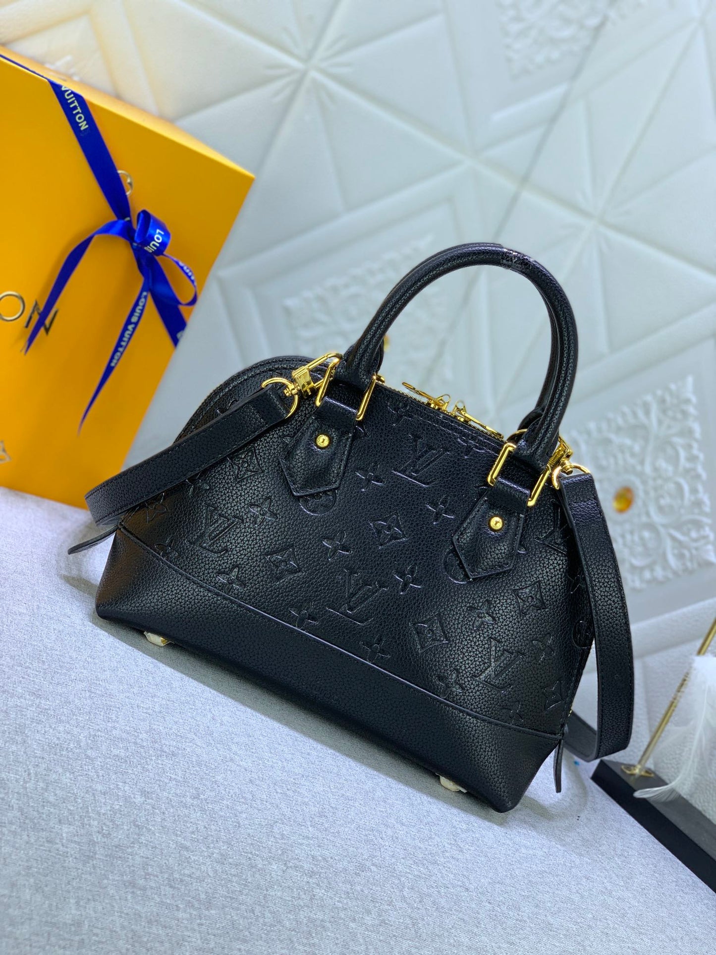 2XE319BDE Stylish leather bag 