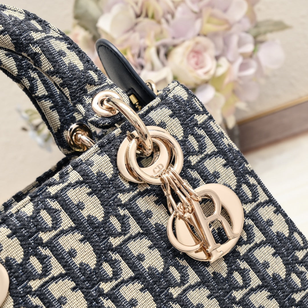 1XD439BDE Stylish embroidery bag