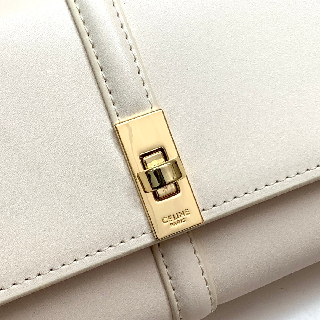 1XCL374BDE Stylish leather bag (with box)