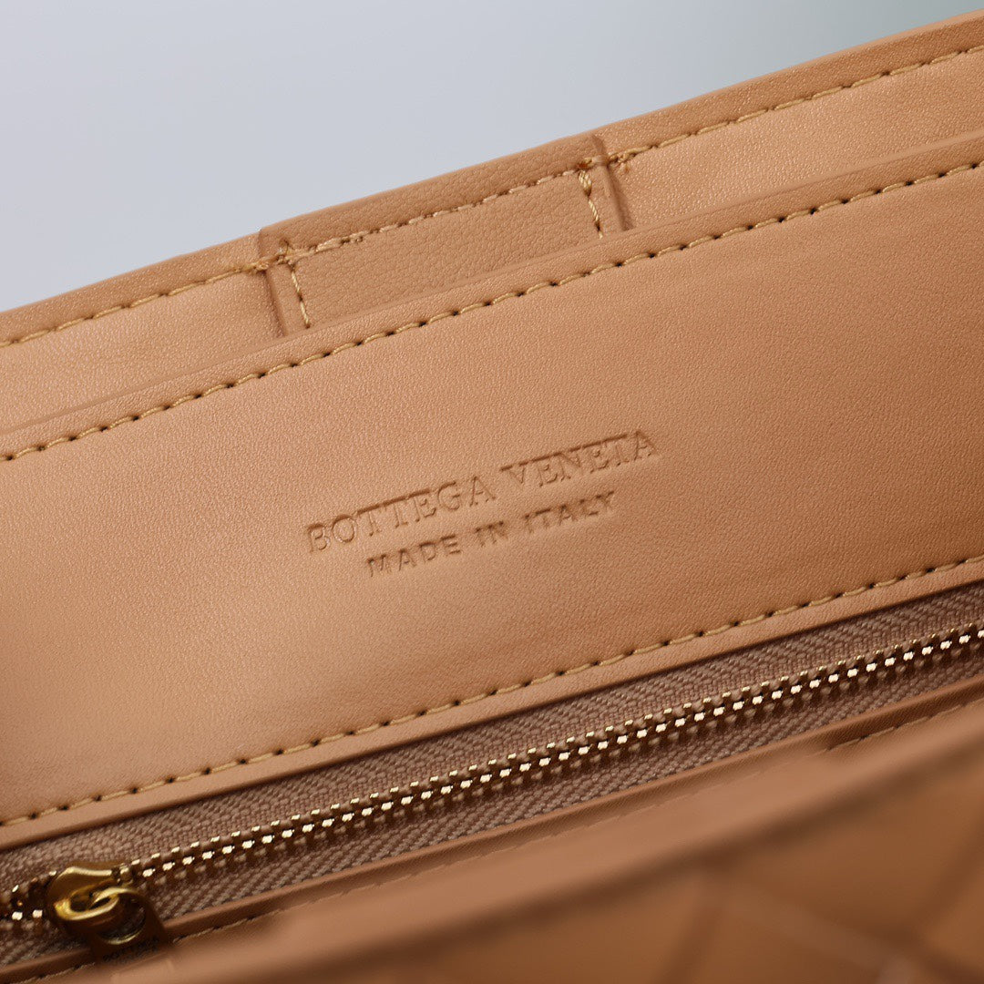 1XA80BDE Stylish leather bag