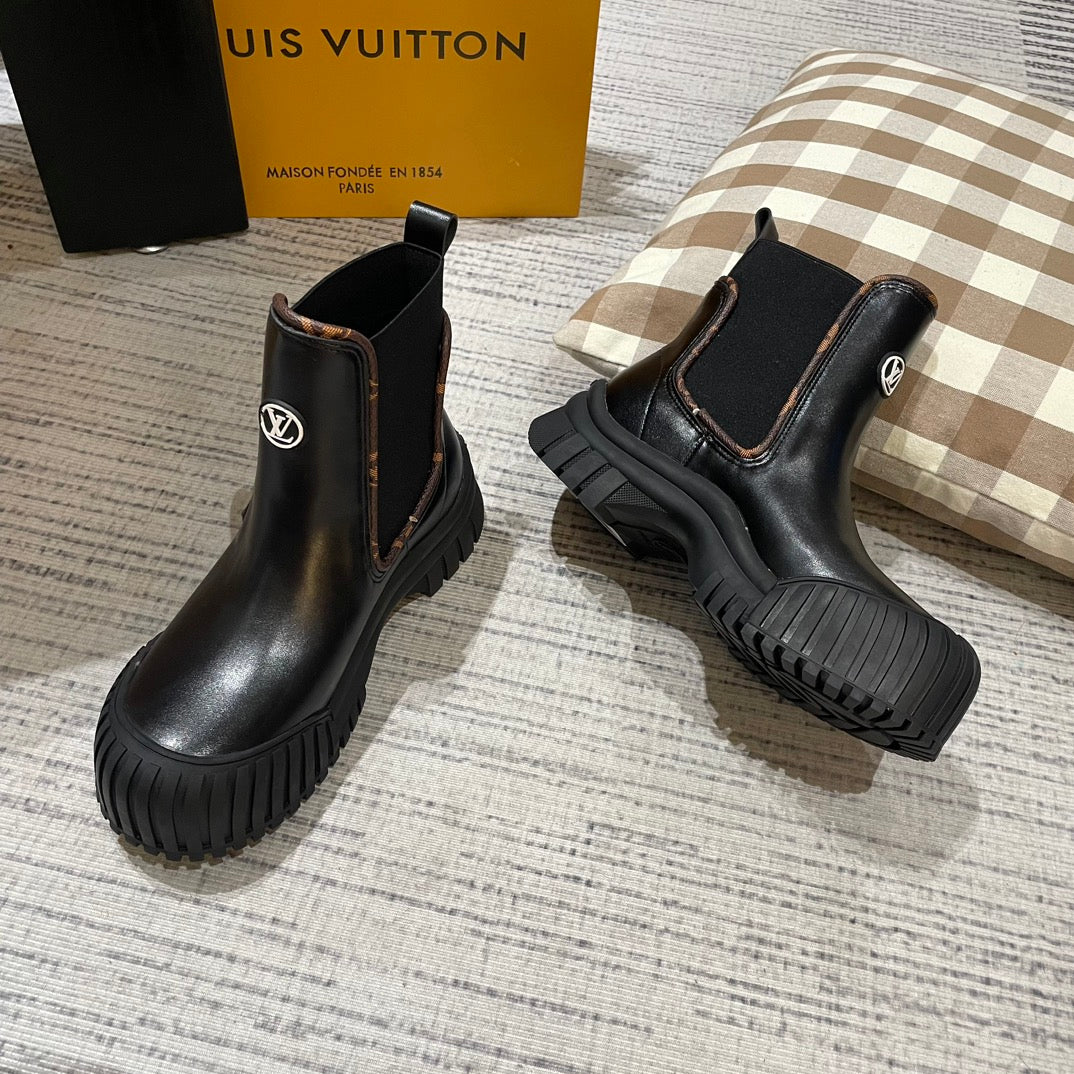 1JE8ZDE Stylish leather boots
