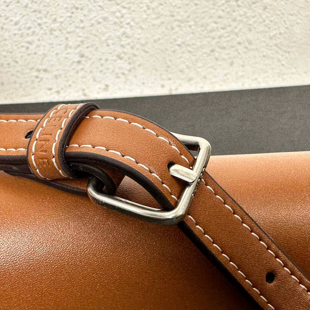 1XE271BDE Stylish leather bag 