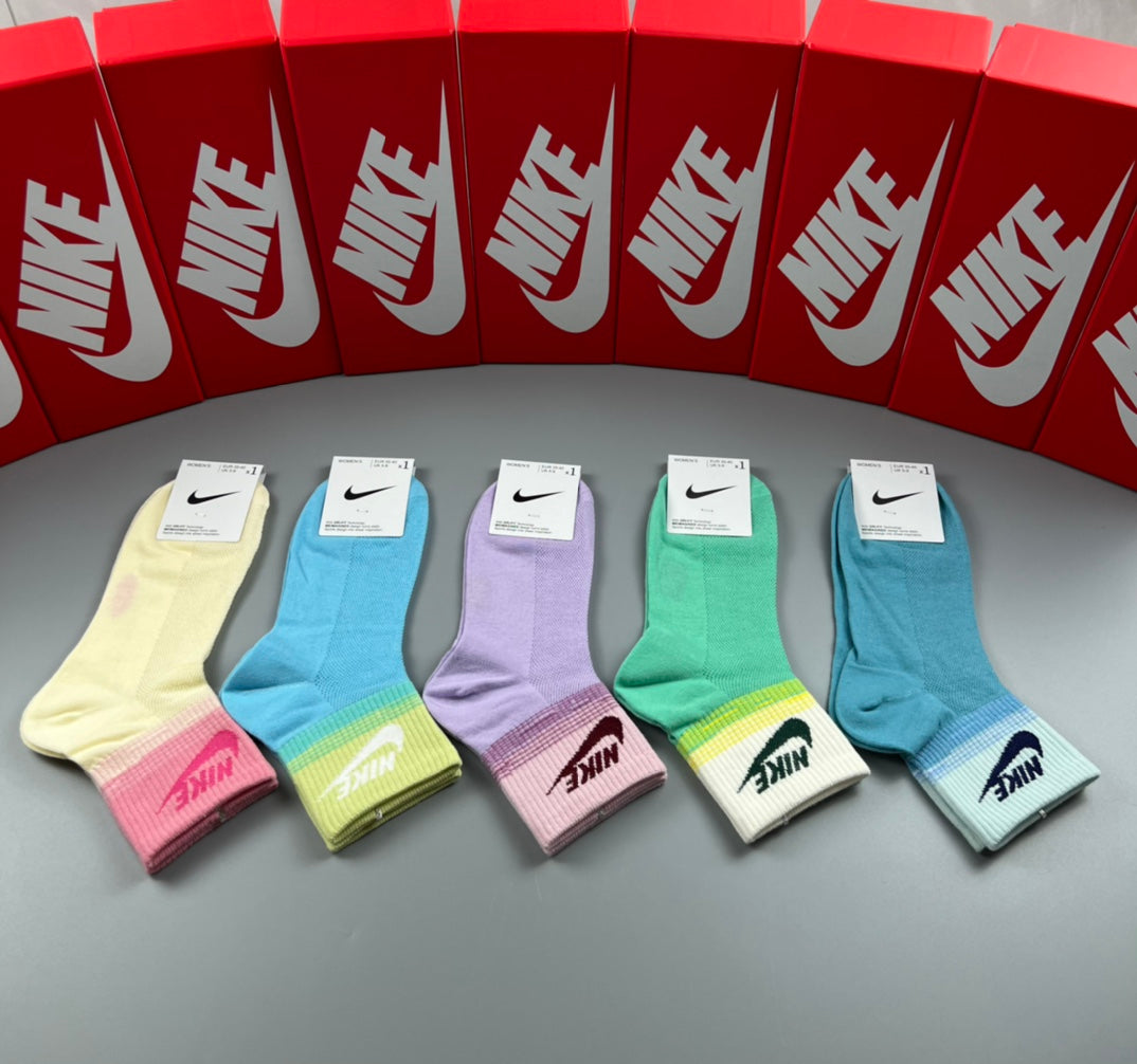 235QA70SDE Stylish socks(5 pairs )