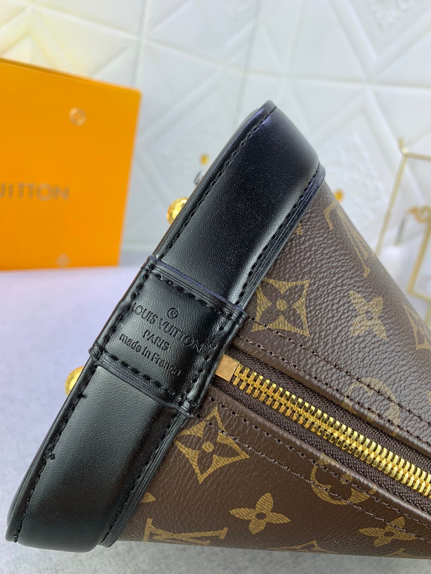 2XE337BDE Stylish leather bag 