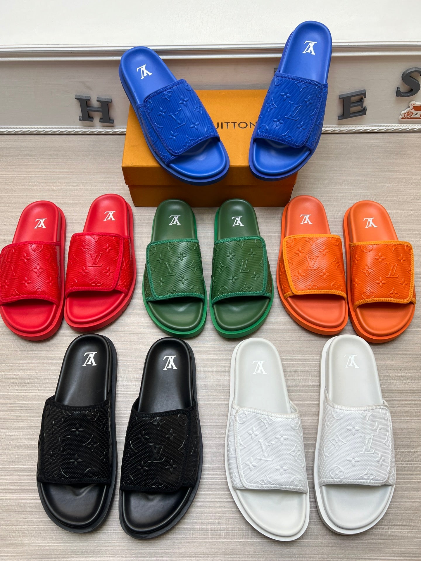 54E112ZDE Stylish slippers