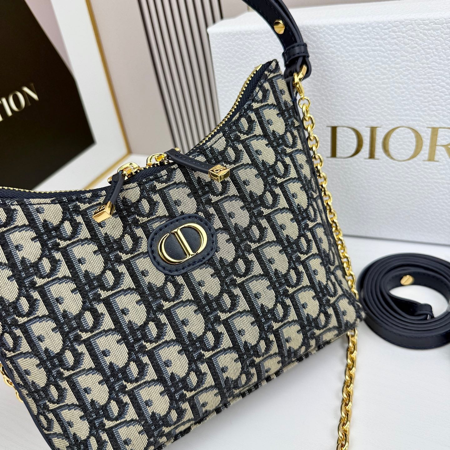 15RD67BDE Stylish bag