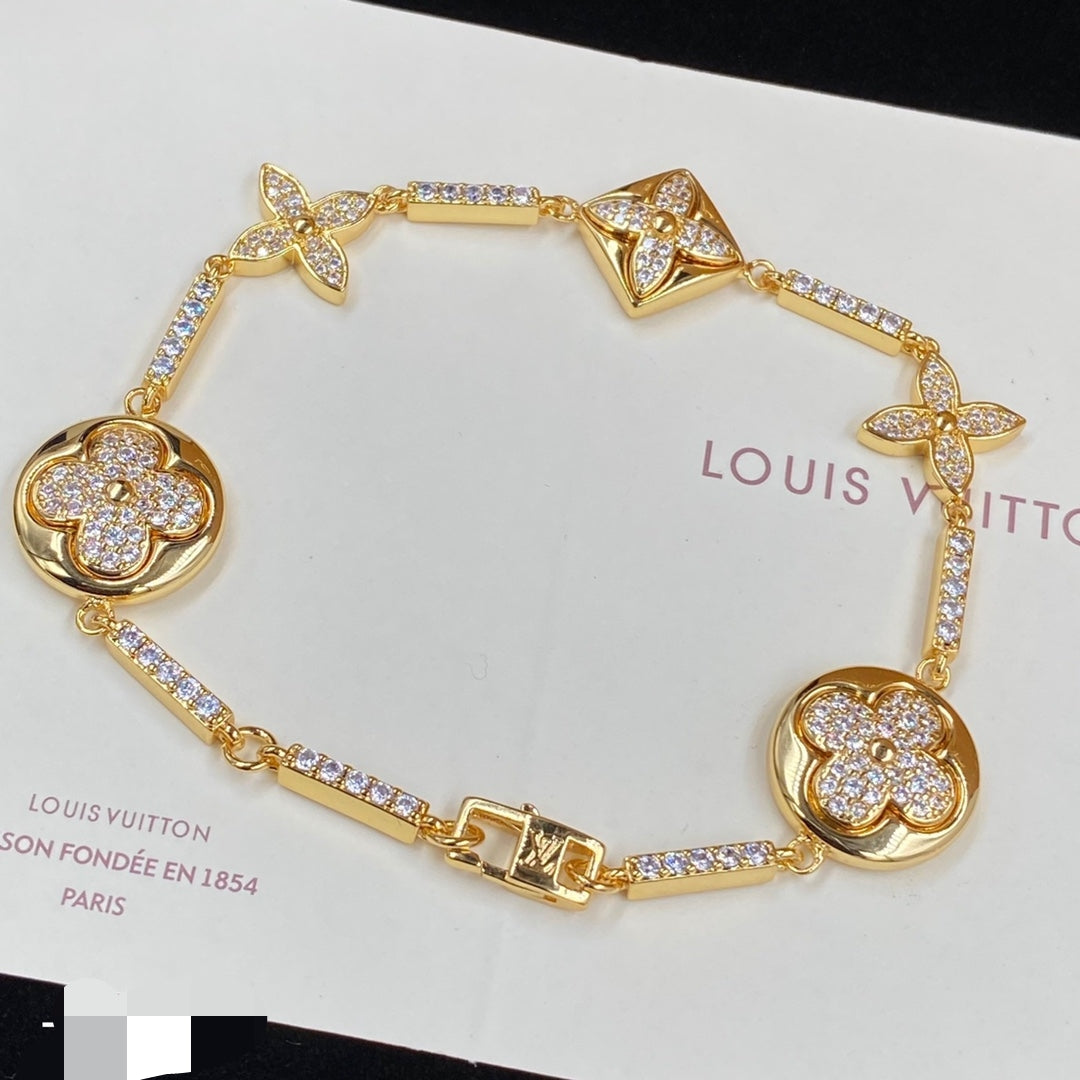 1XE602XDE Stylish Bracelets