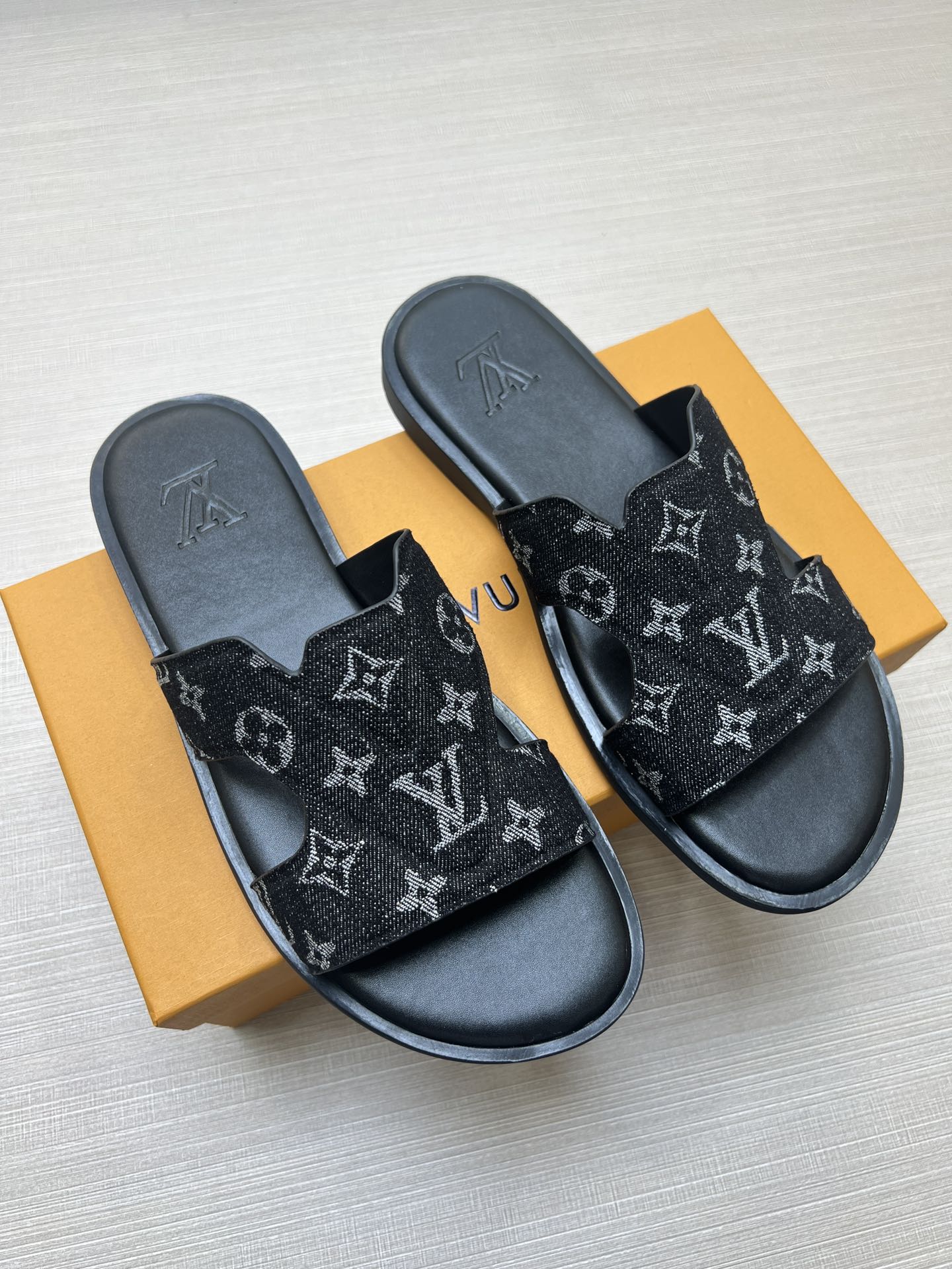 54E22ZDE Stylish slippers