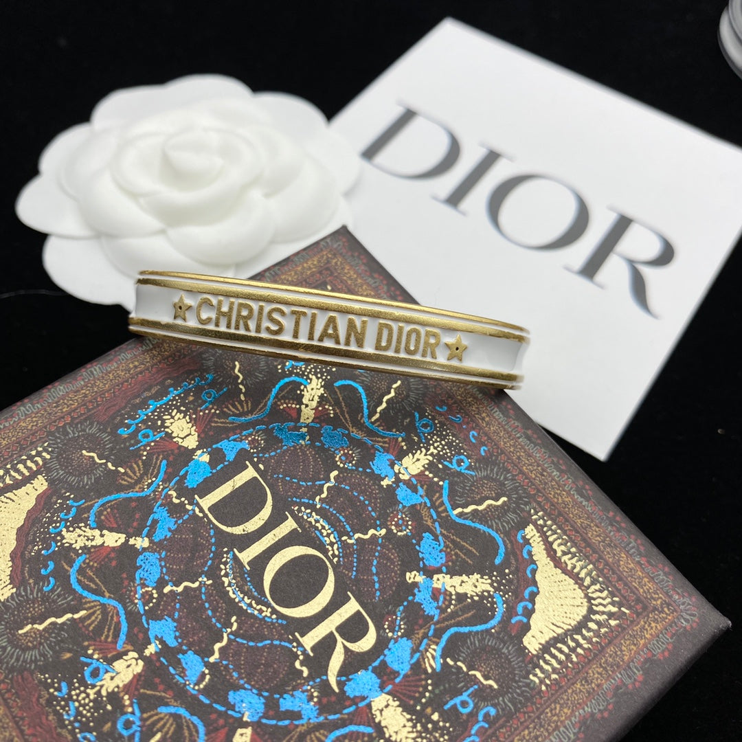 1D72KDE Stylish Bracelets