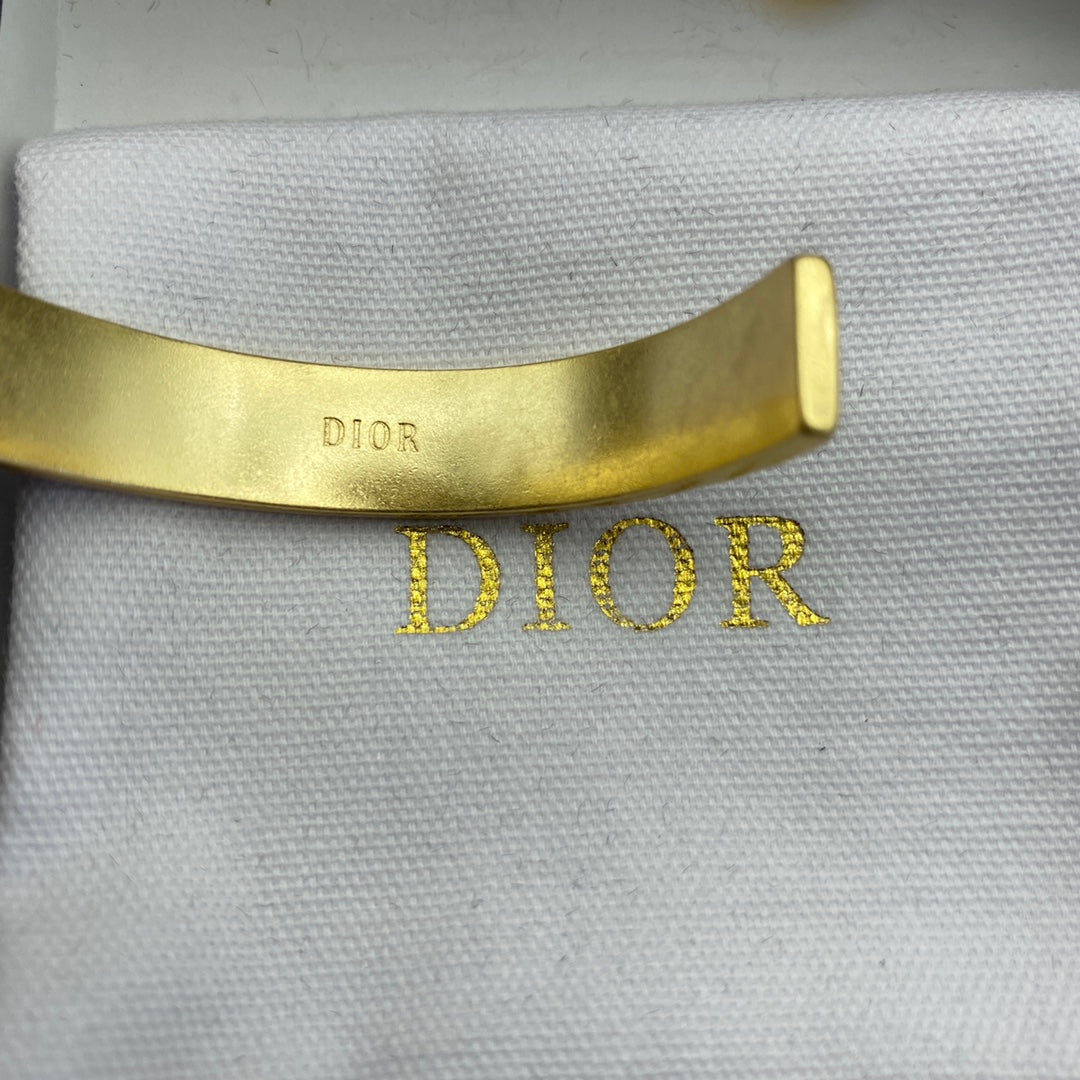 1D72KDE Stylish Bracelets