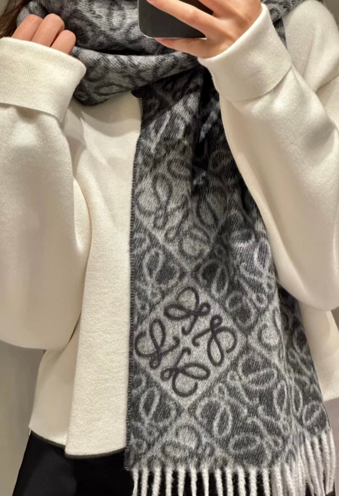 185RA64WDE Stylish Winter Scarves