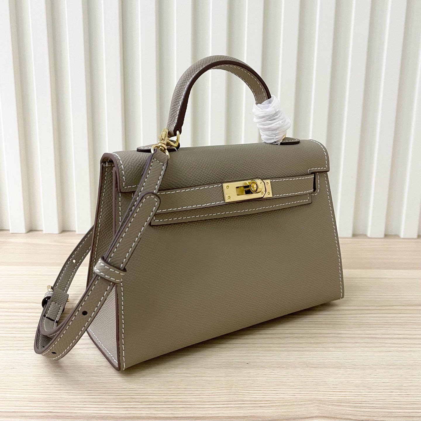2WH26BDE Stylish leather bag