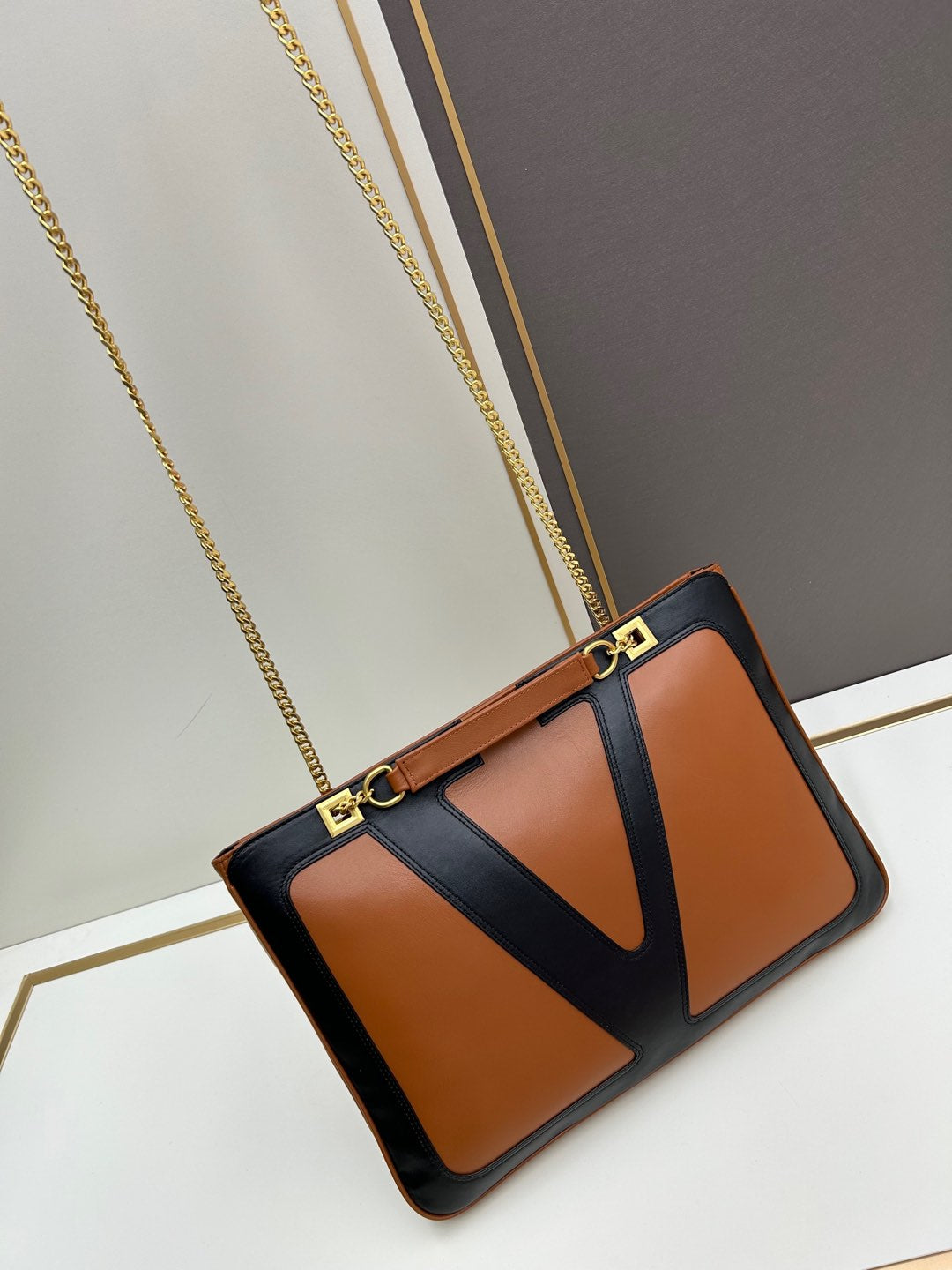 2WVL47BDE Stylish leather bag