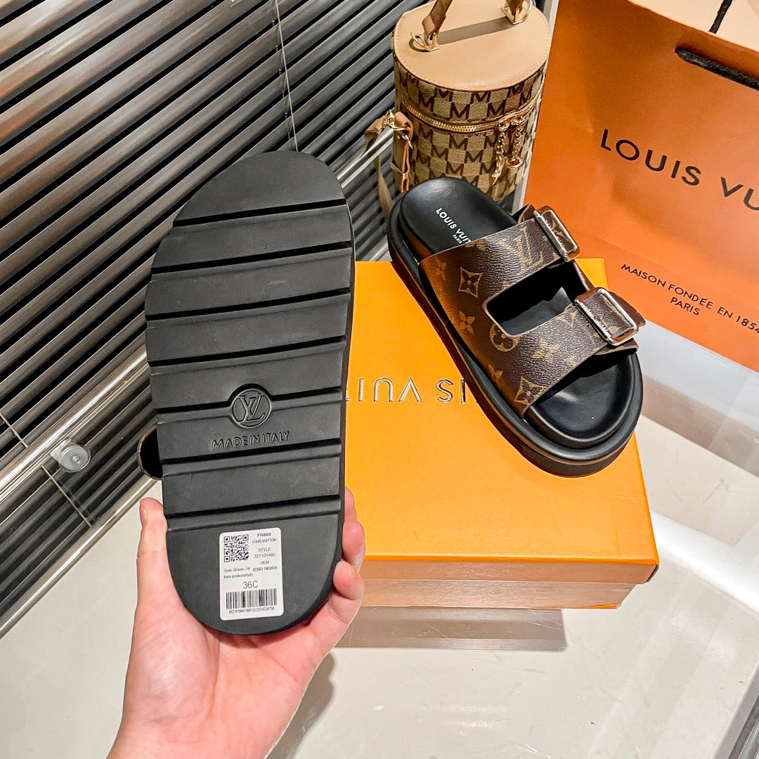 14E194ZDE Stylish Slippers