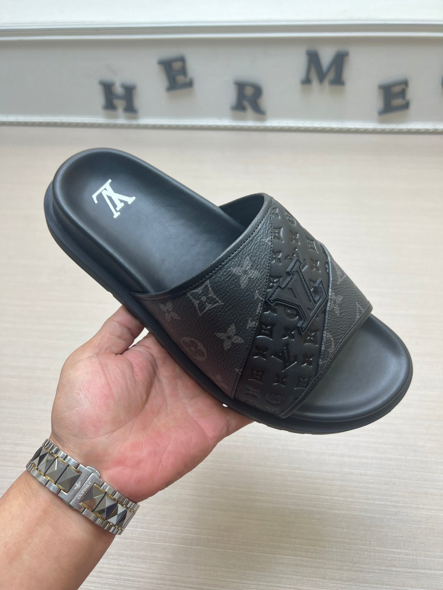 54E2ZDE Stylish slippers