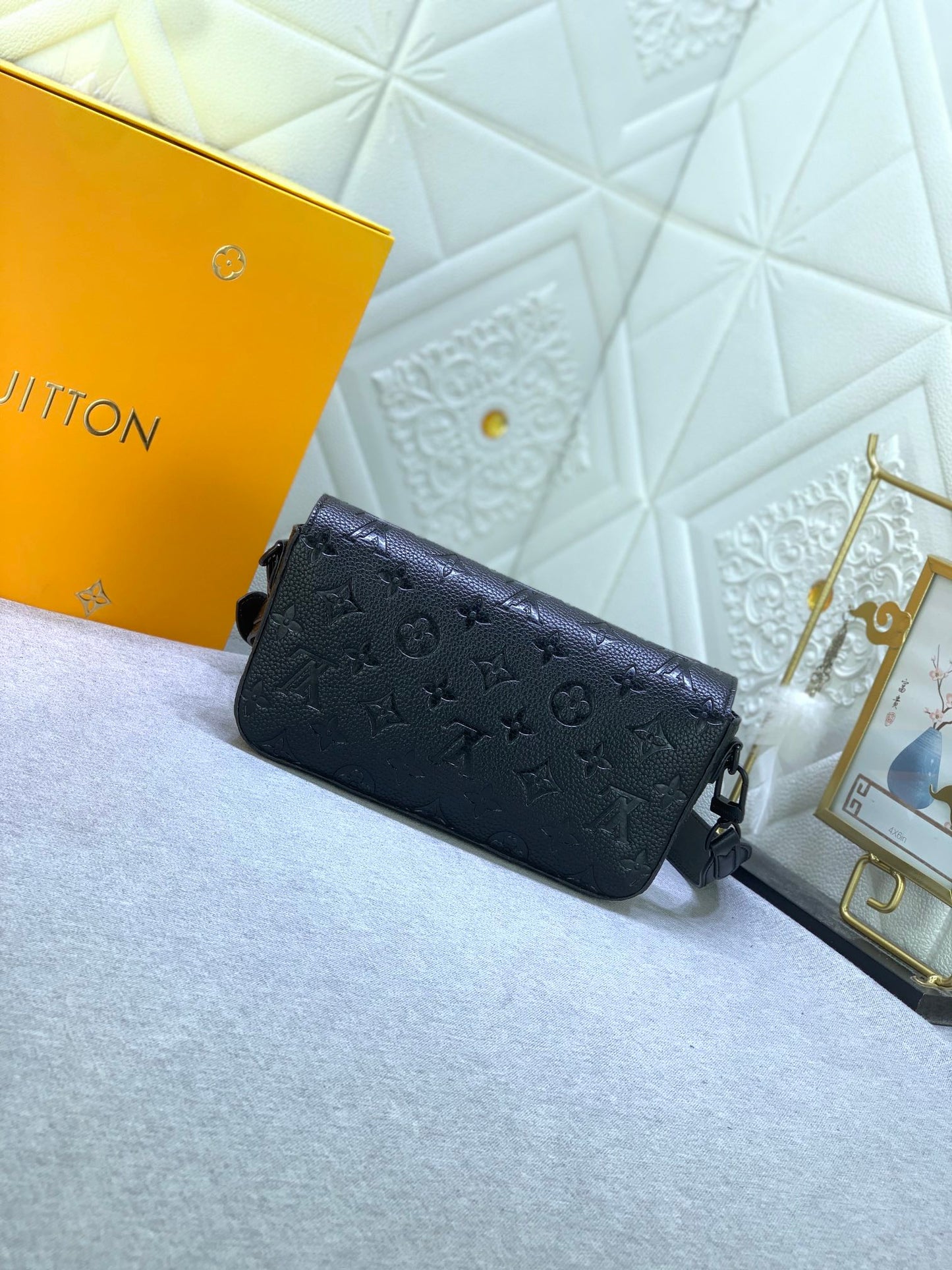 2XE465BDE Stylish leather bag