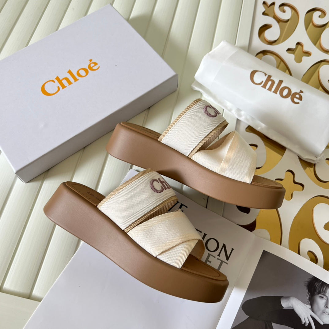 14B138ZDE Stylish Slippers