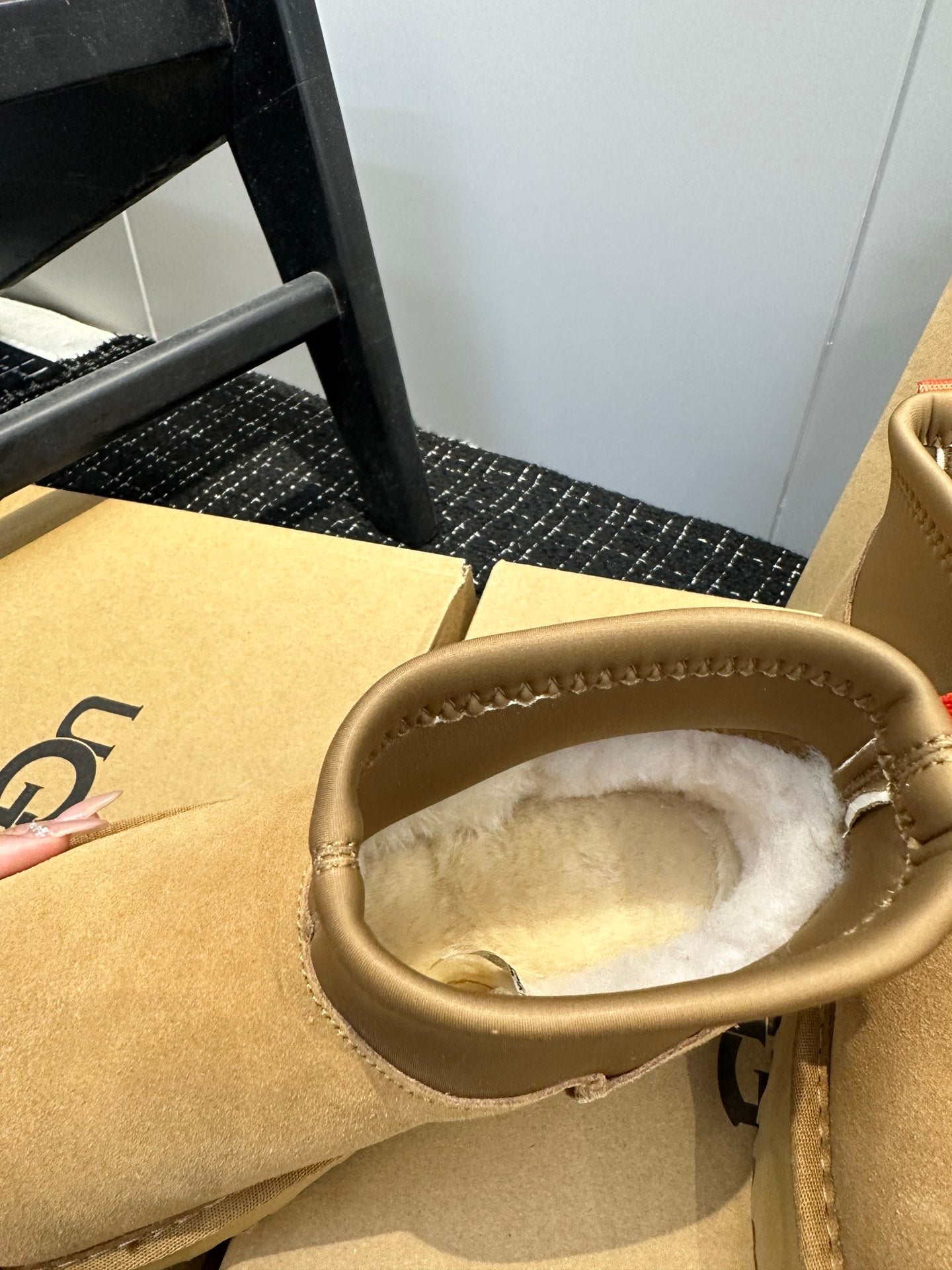 1LU8ZDE Stylish snow boots