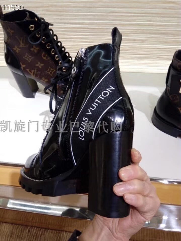 2E02ZDE Stylish Boots