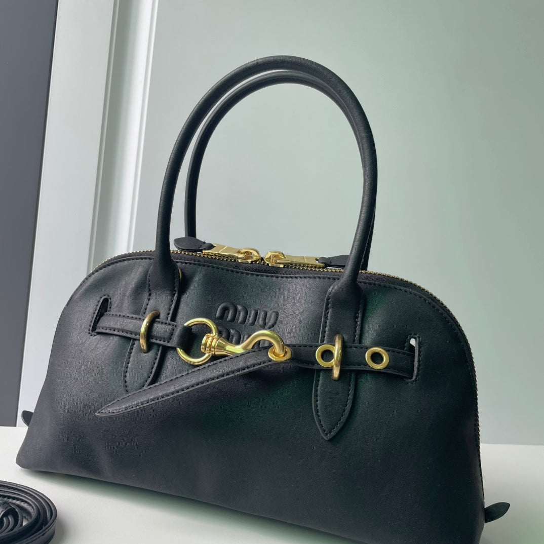 15RA40BDE Stylish leather bag