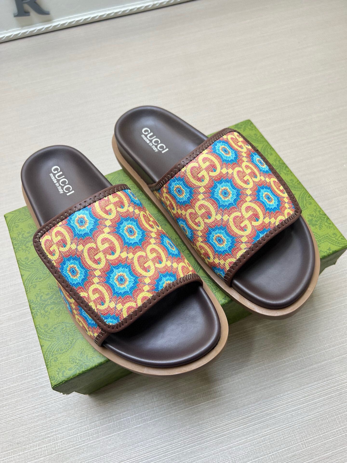 5WB240ZDE Stylish Slippers