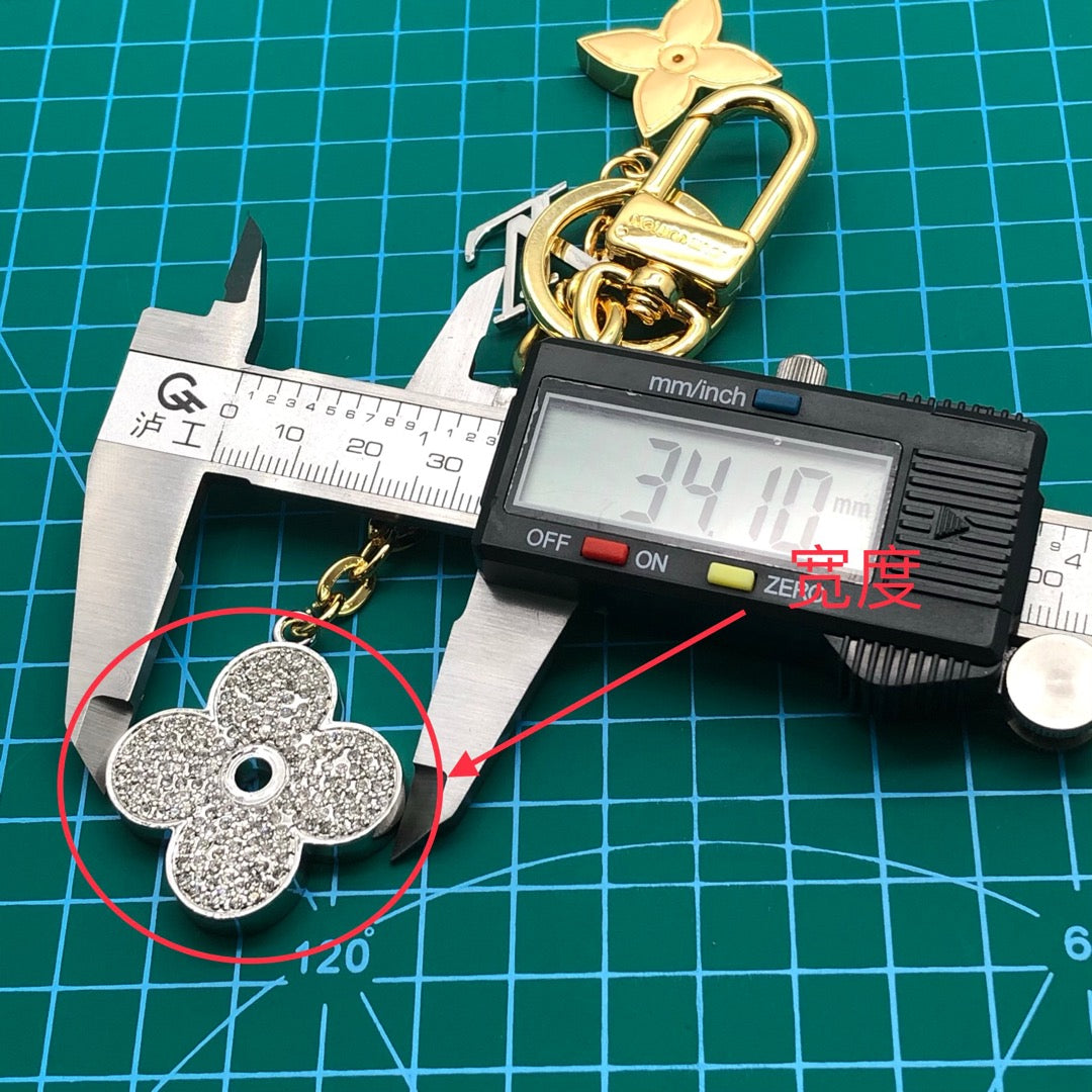 1E10ADE Stylish  Keychains