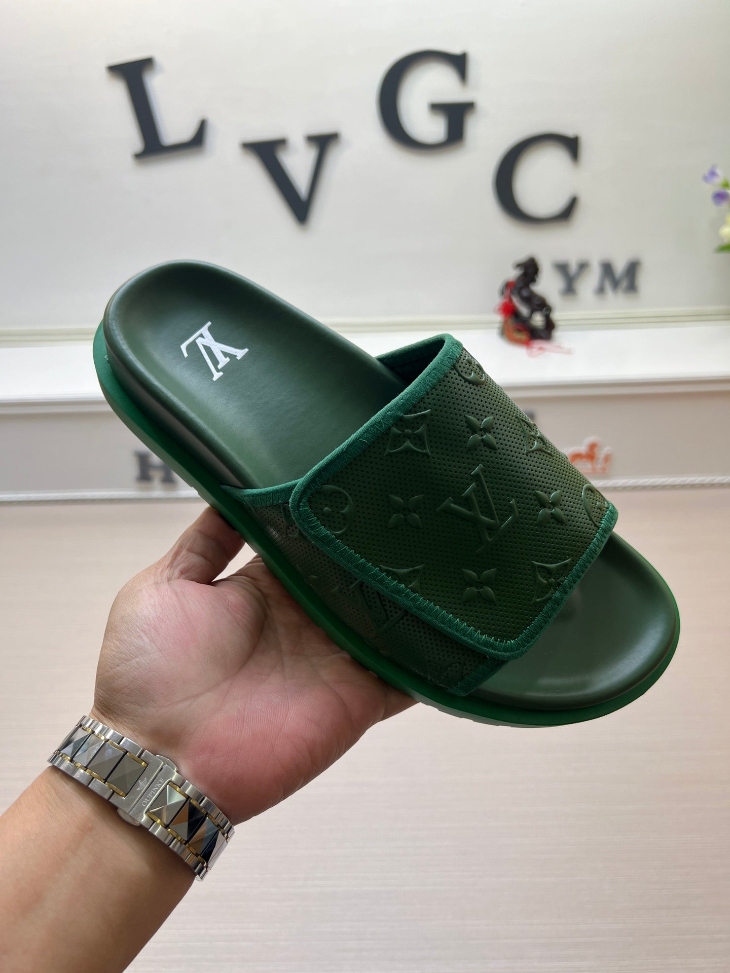 54E112ZDE Stylish slippers