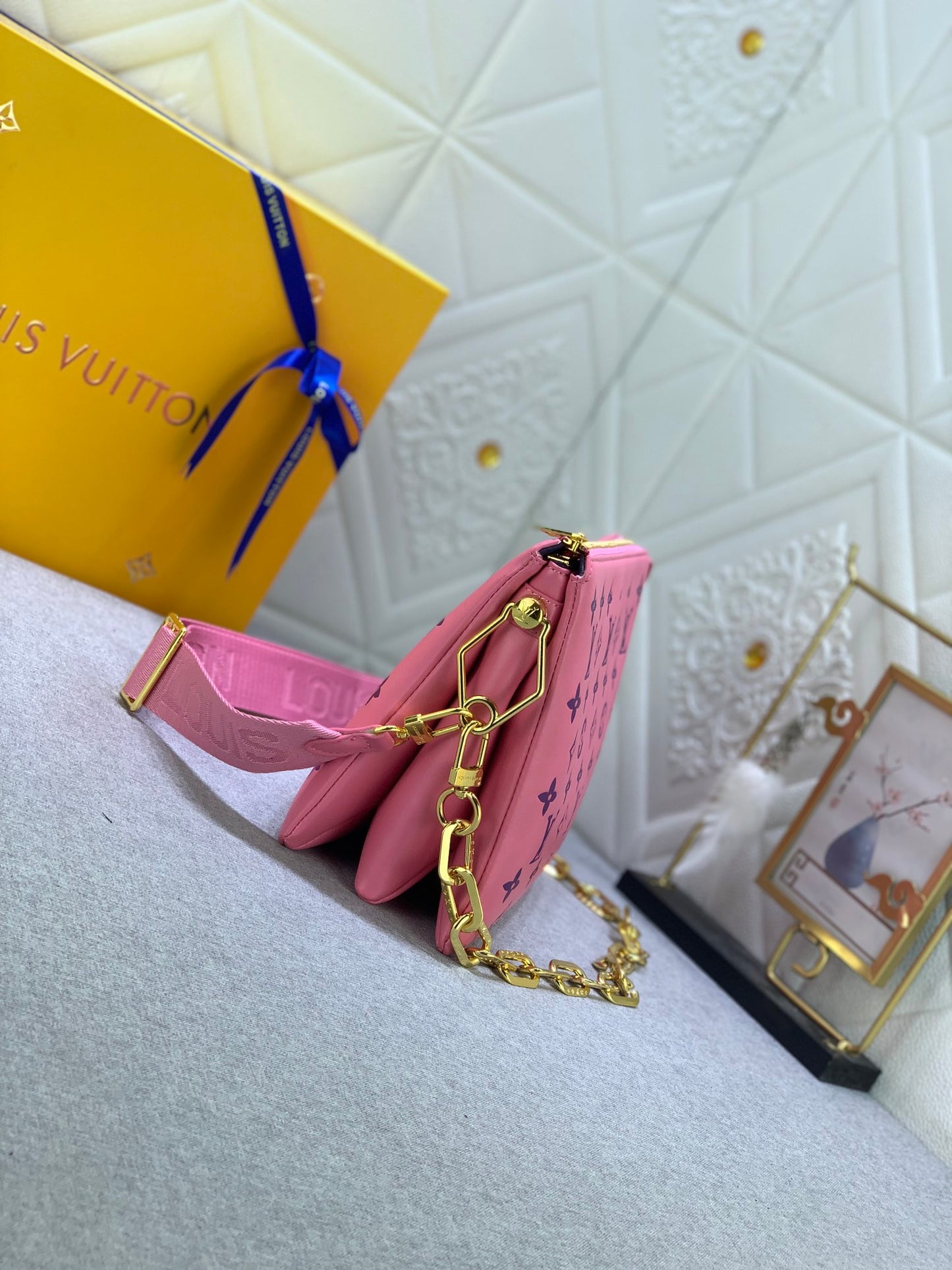 2XE39BDE Stylish leather bag 