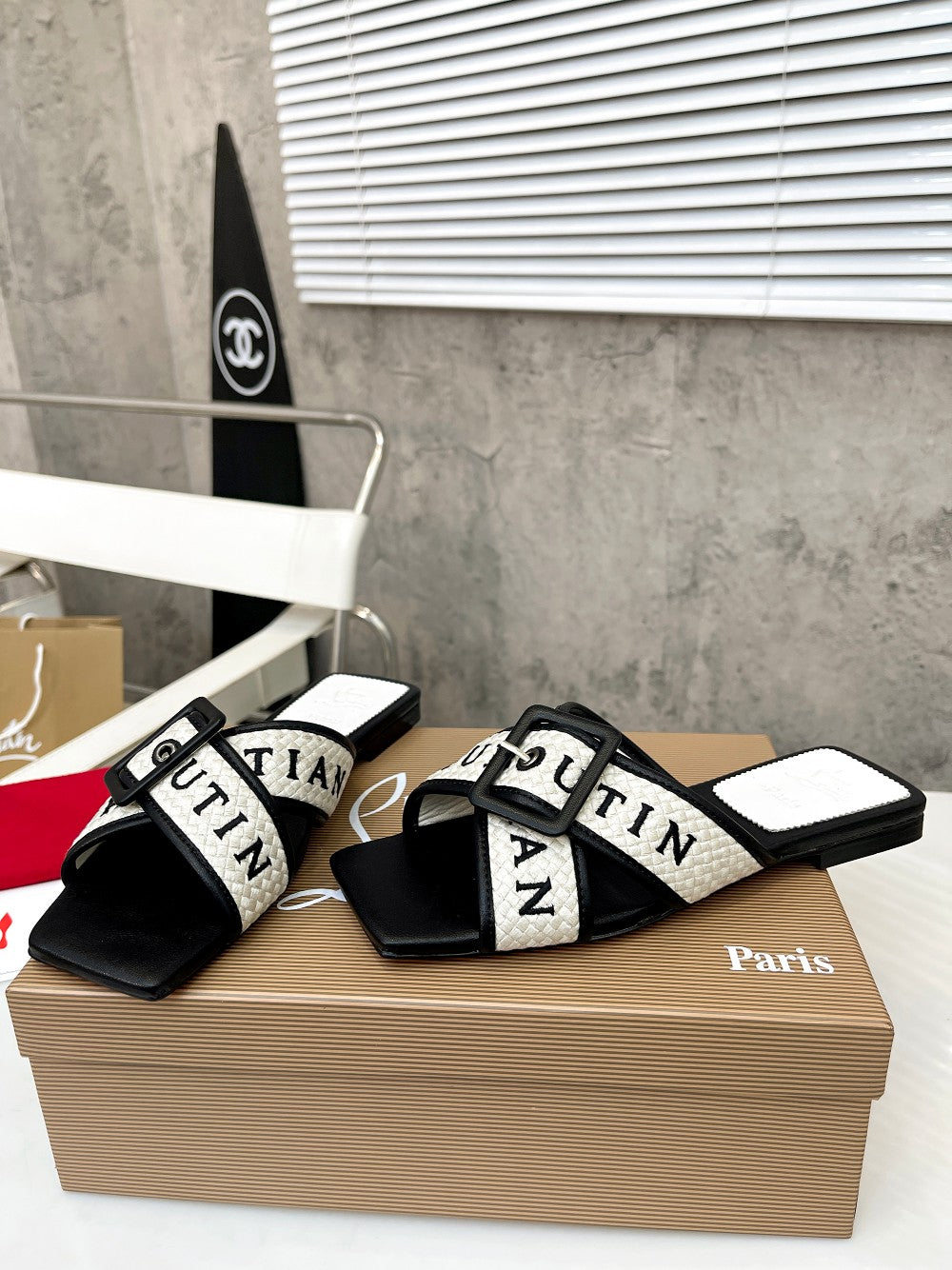 J4A43ZDE Stylish leather Slippers