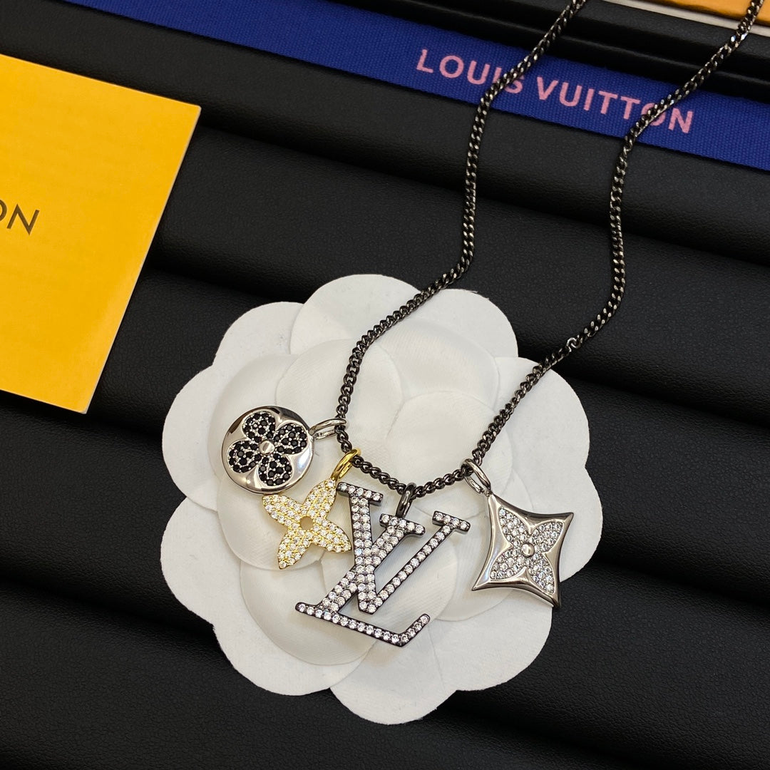 1YE79XDE Stylish Necklaces