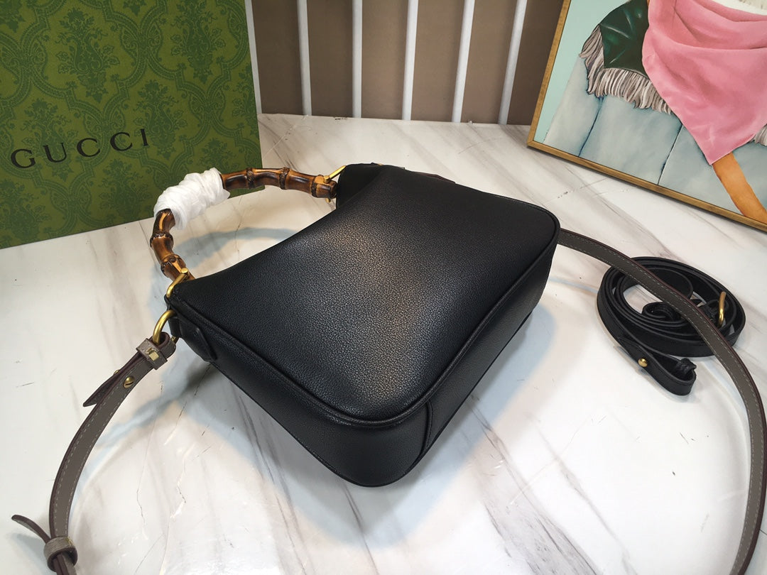 15RB117BDE Stylish leather bag