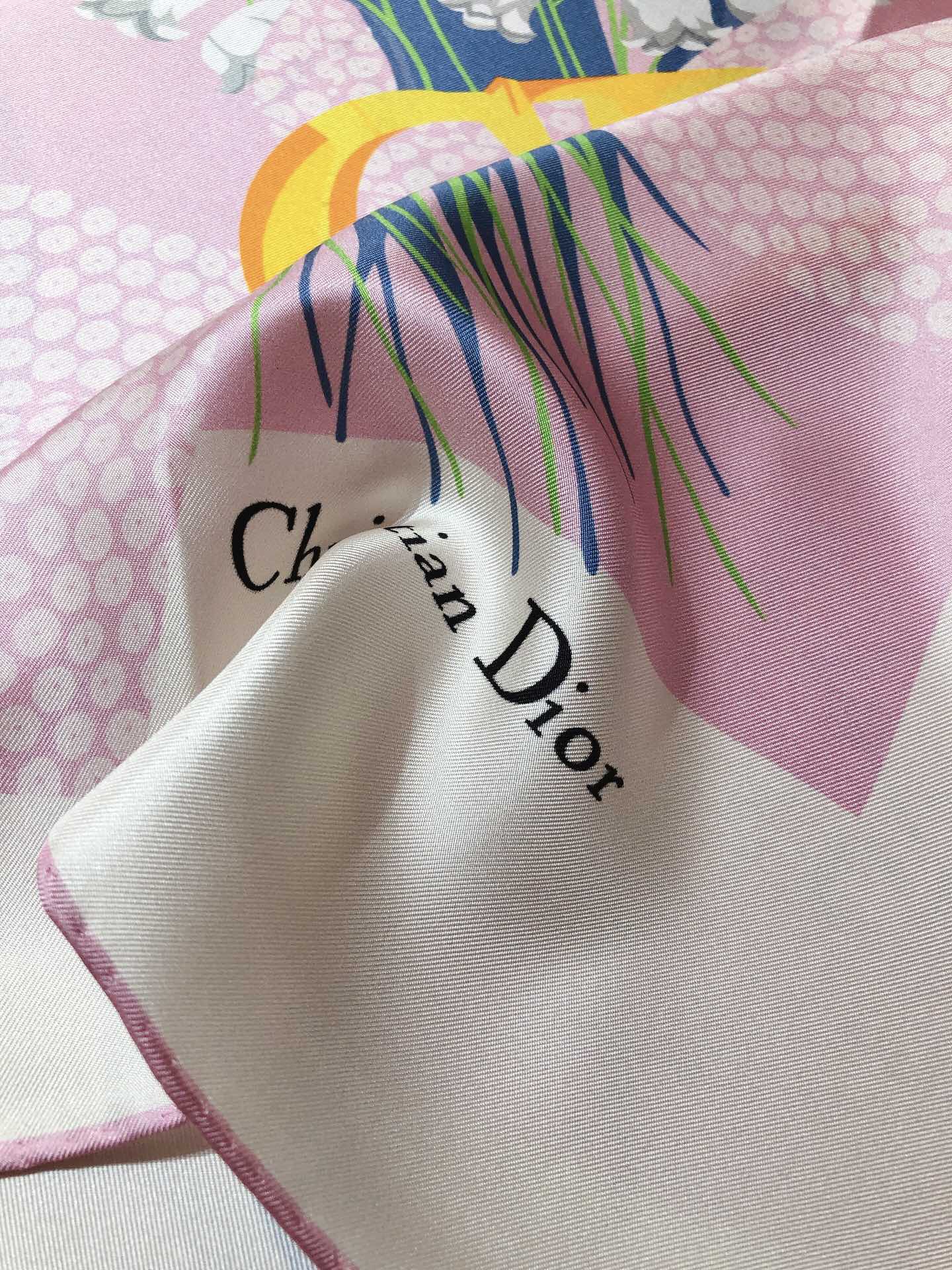 155ND7WDE Stylish Silk Scarve