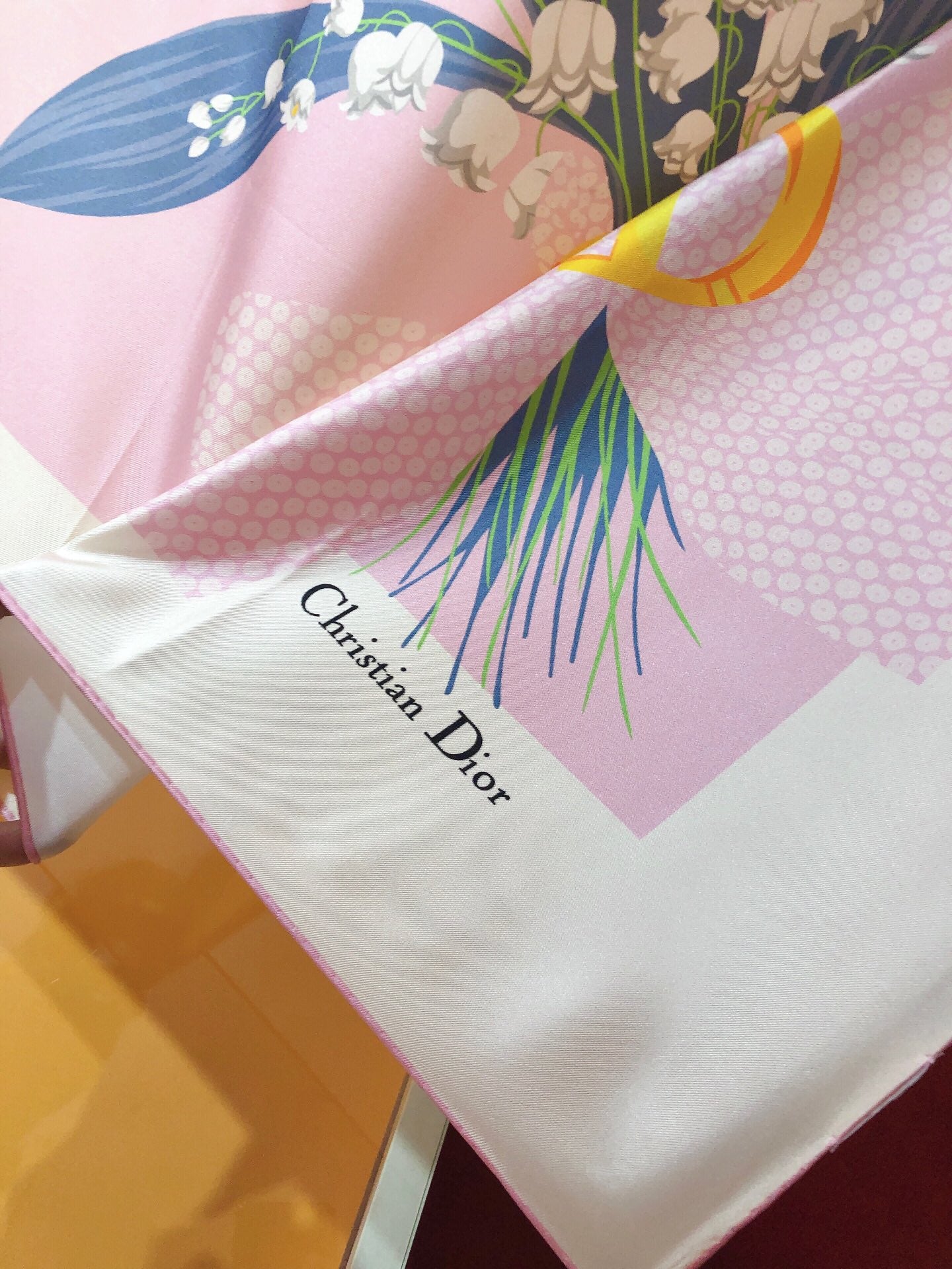 155ND7WDE Stylish Silk Scarve