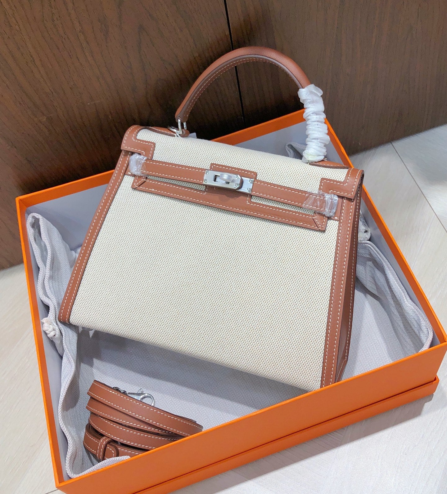 15RH119BDE Stylish leather bag