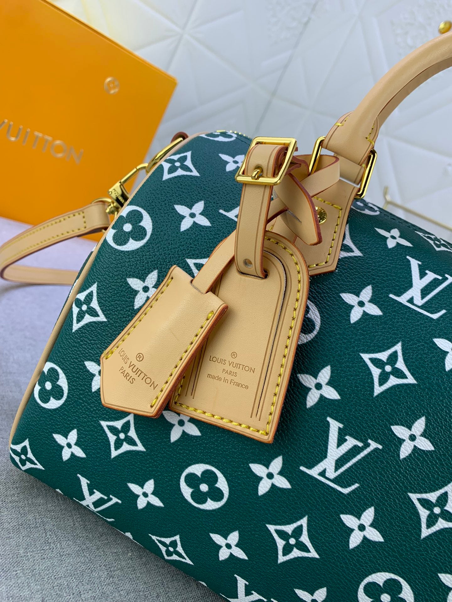 2XE268BDE Stylish leather bag 