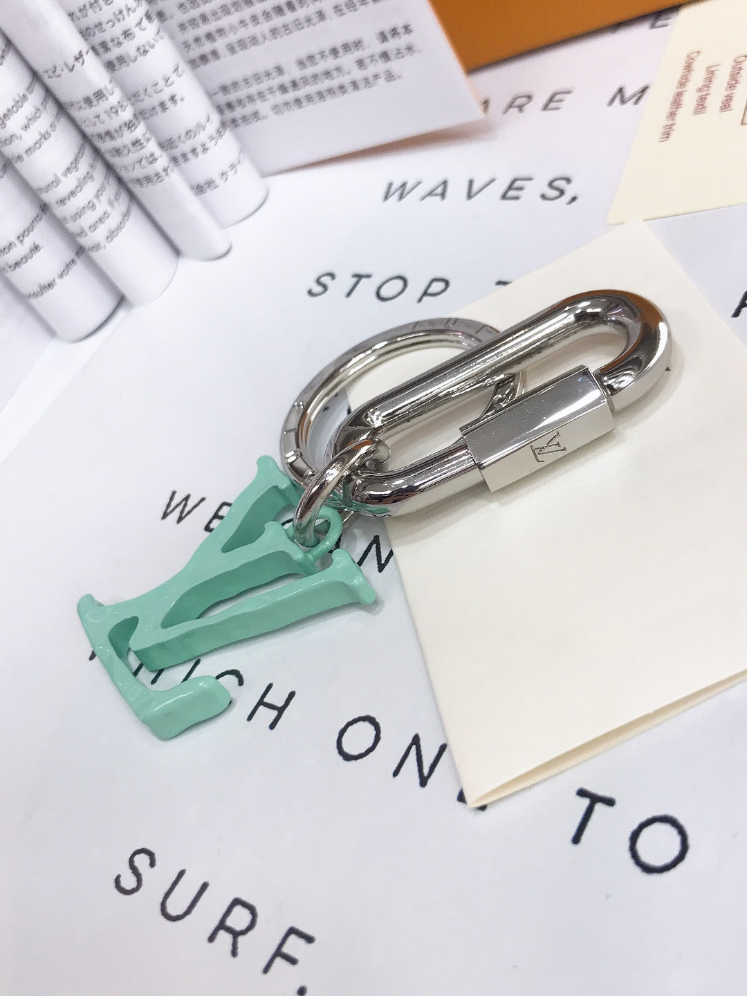 14E29ADE Stylish key closure