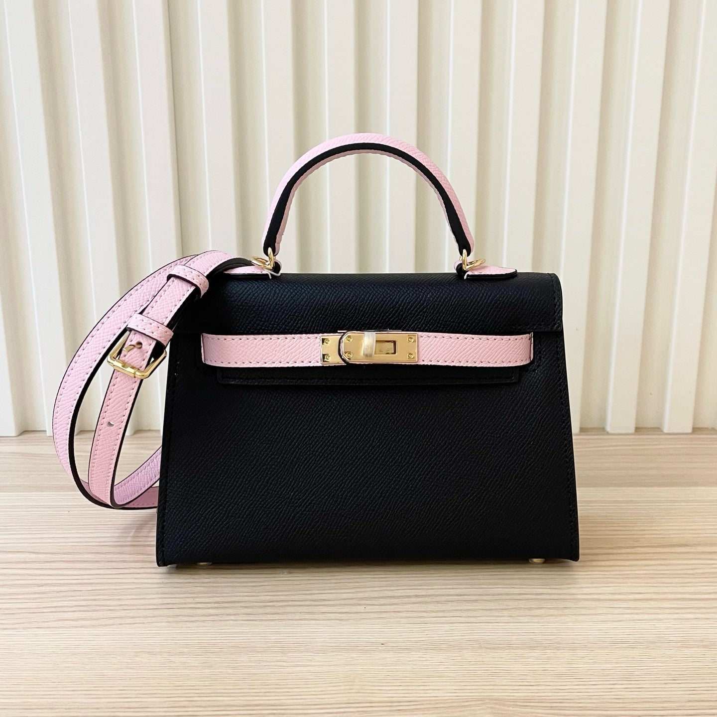 2WH25BDE Stylish leather bag