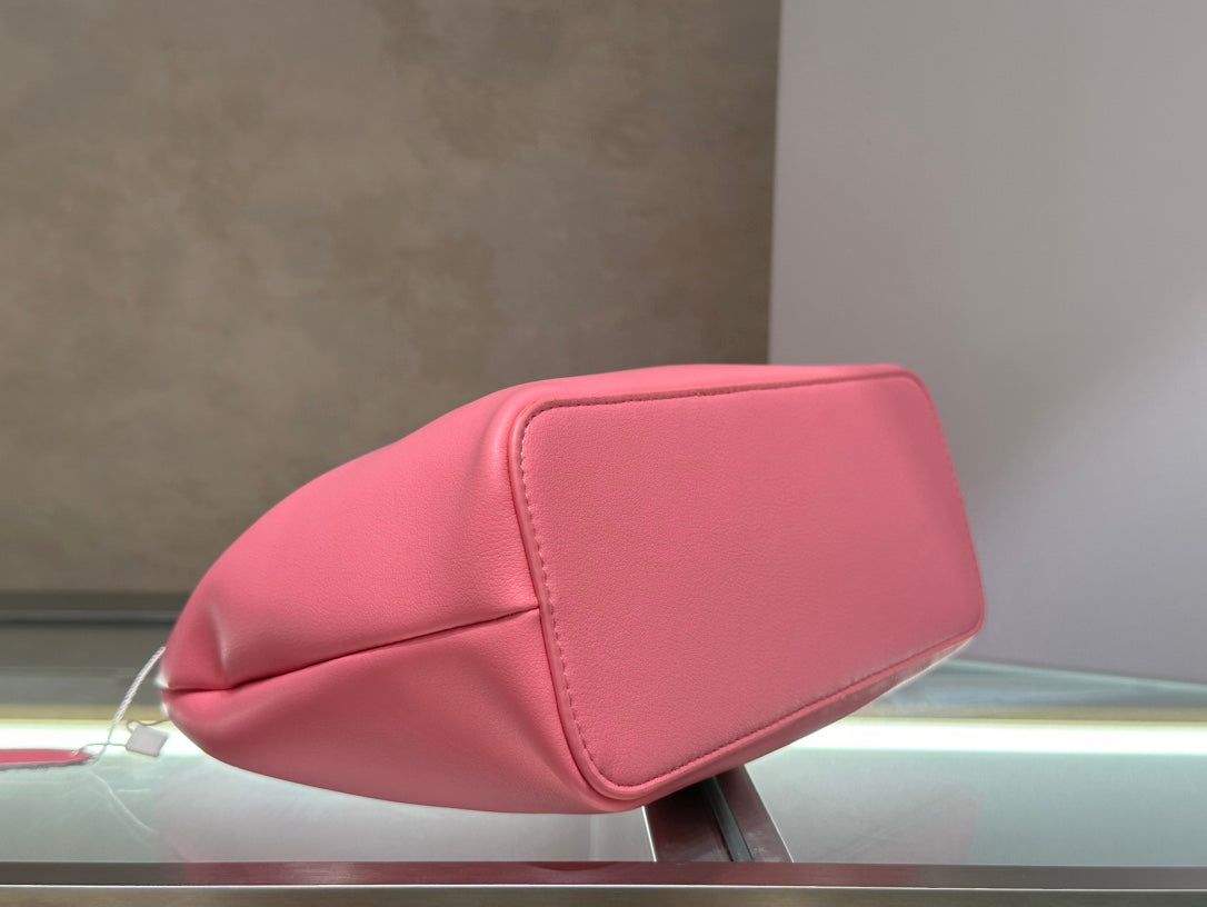 155NA12BDE Stylish leather bag