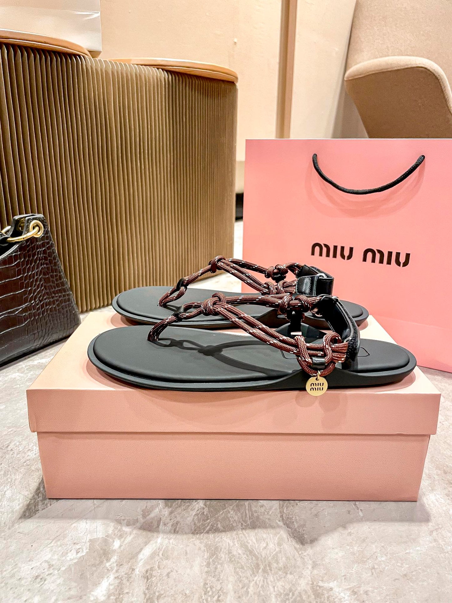 14A170ZDE Stylish sandals