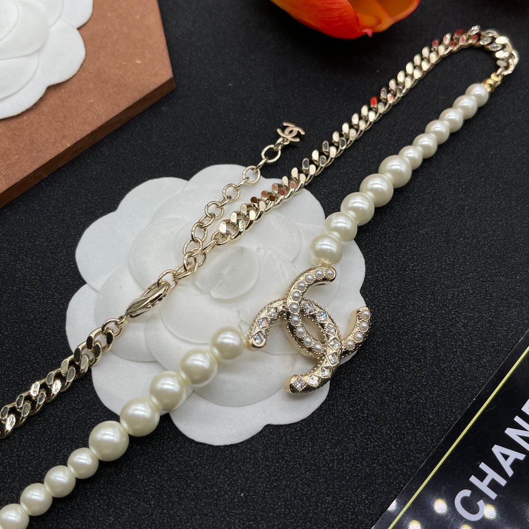 14C918XDE Stylish Necklaces
