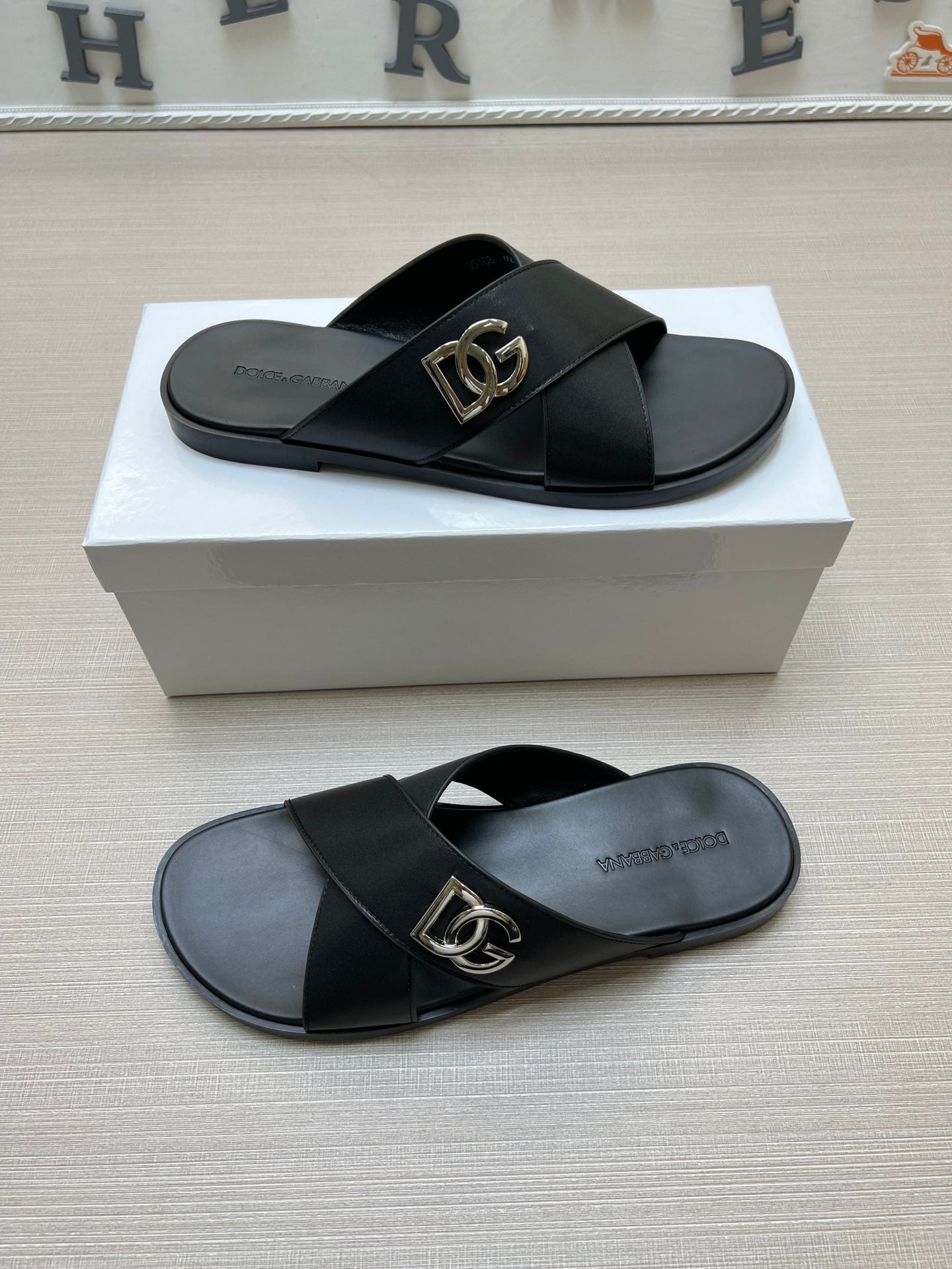 54A93ZDE Stylish slippers