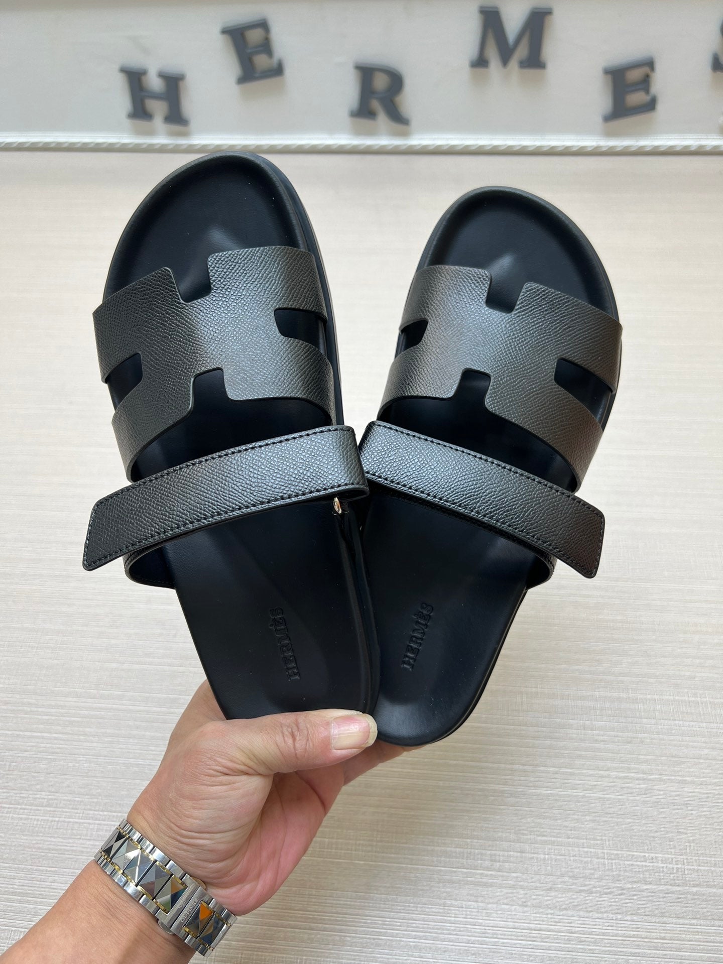 54H1ZDE Stylish slippers