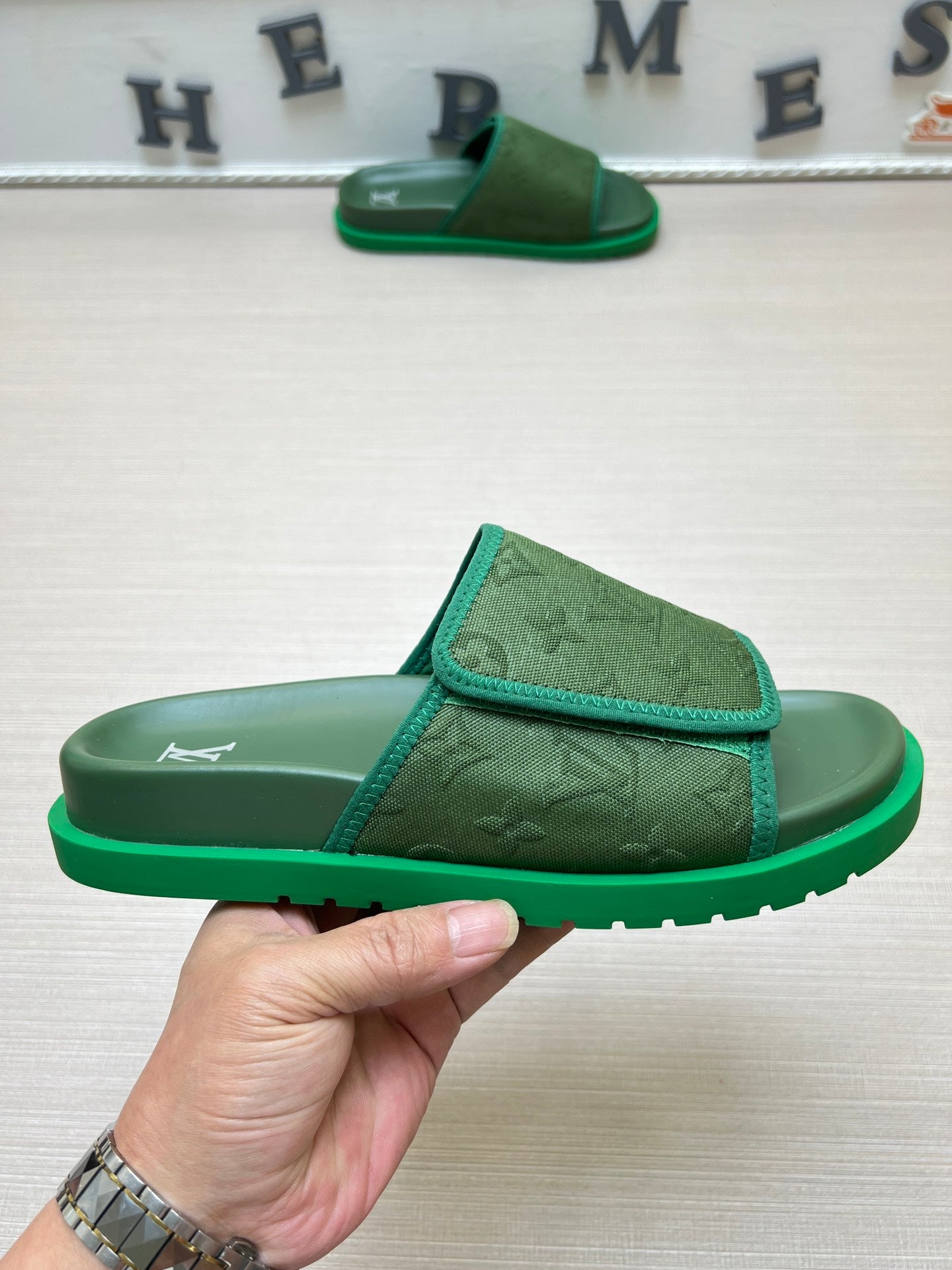 54E14ZDE Stylish slippers