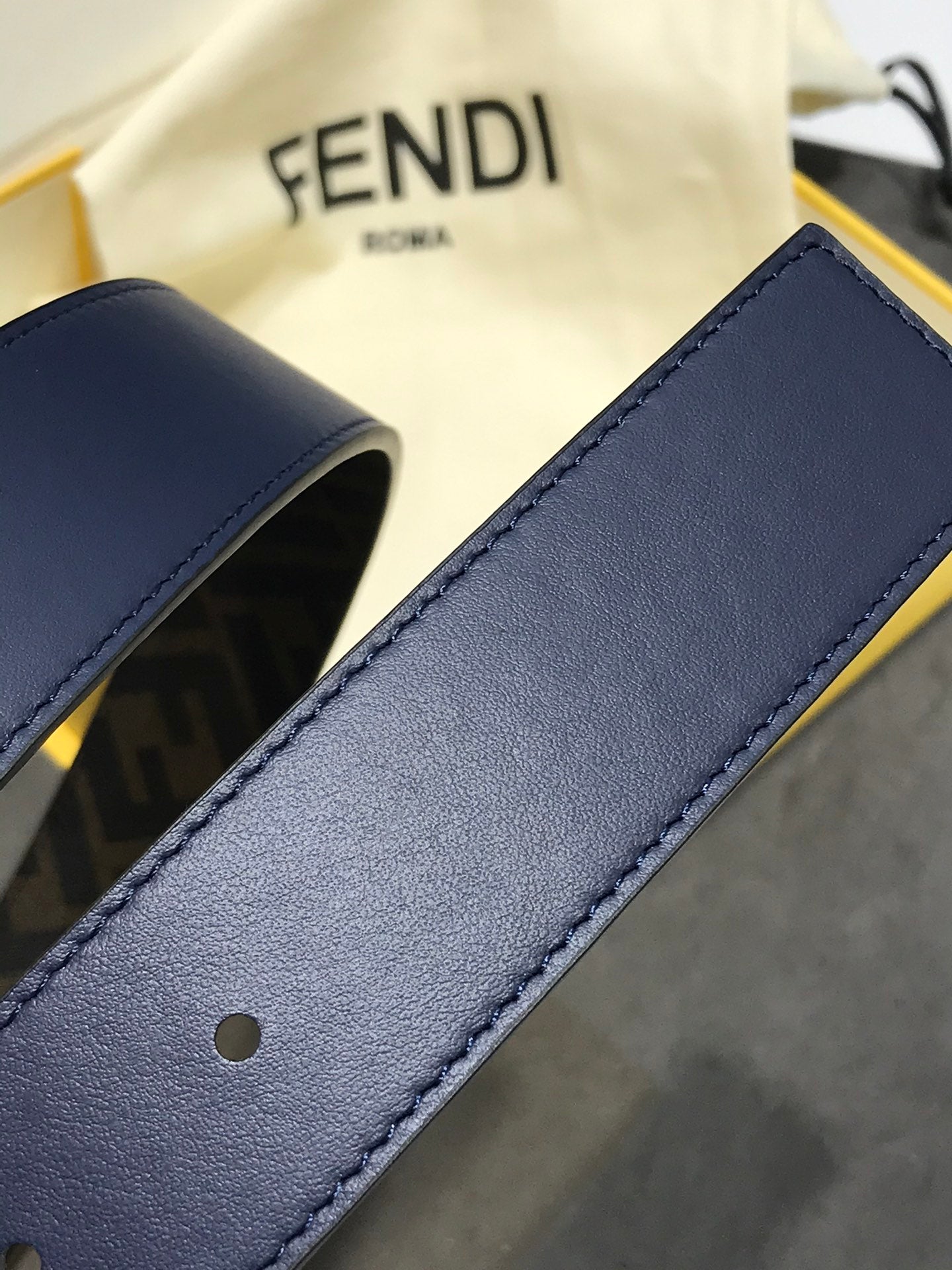 14F77PDE Stylish  High quality belt With full package