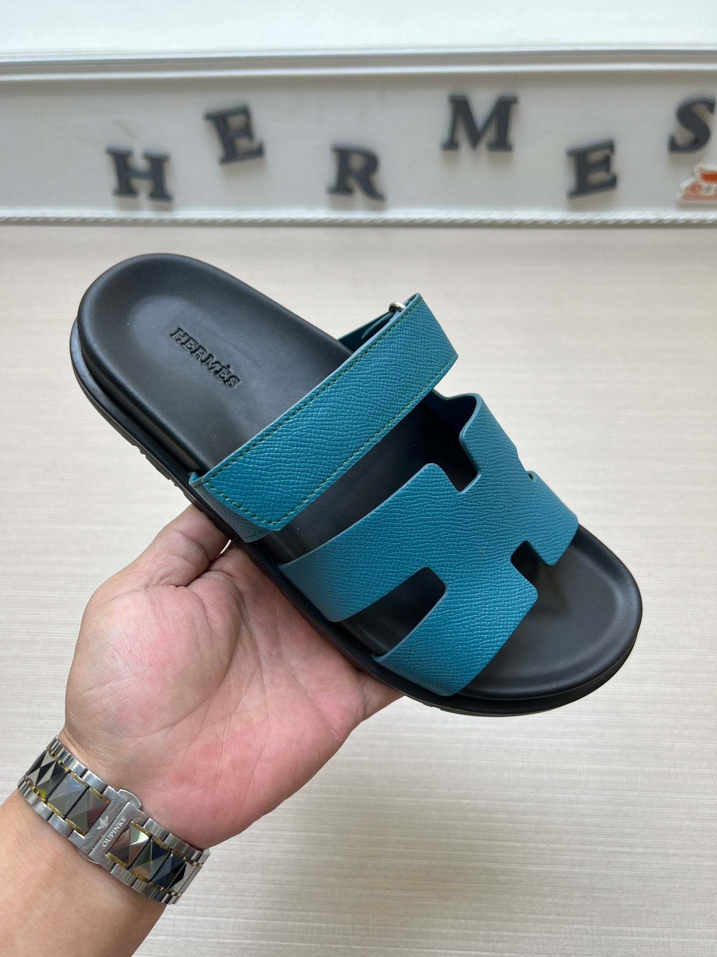 54H1ZDE Stylish slippers