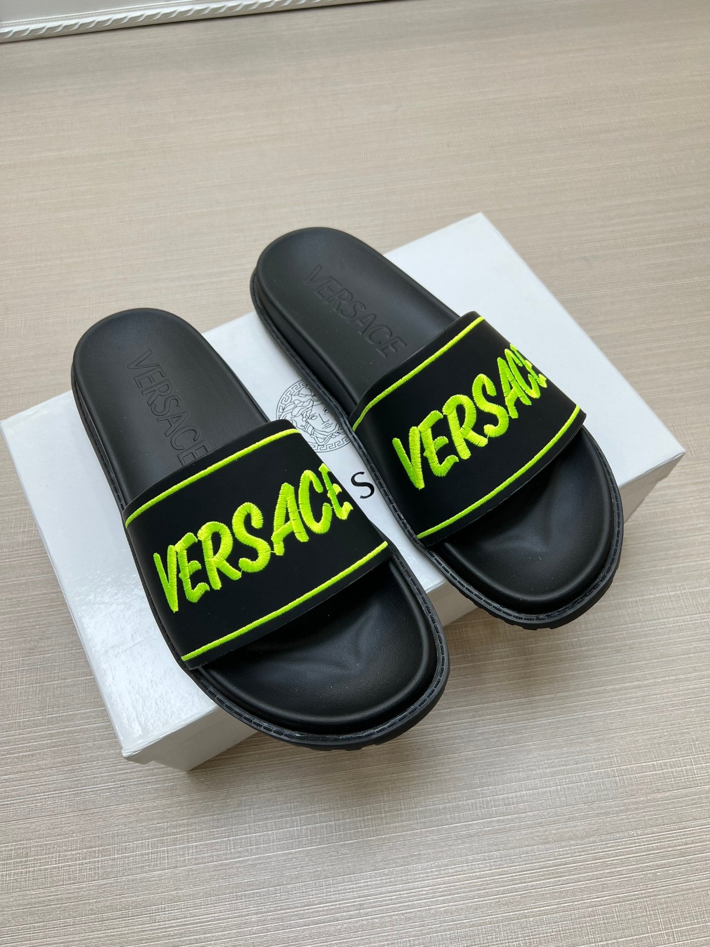 54V54ZDE Stylish slippers